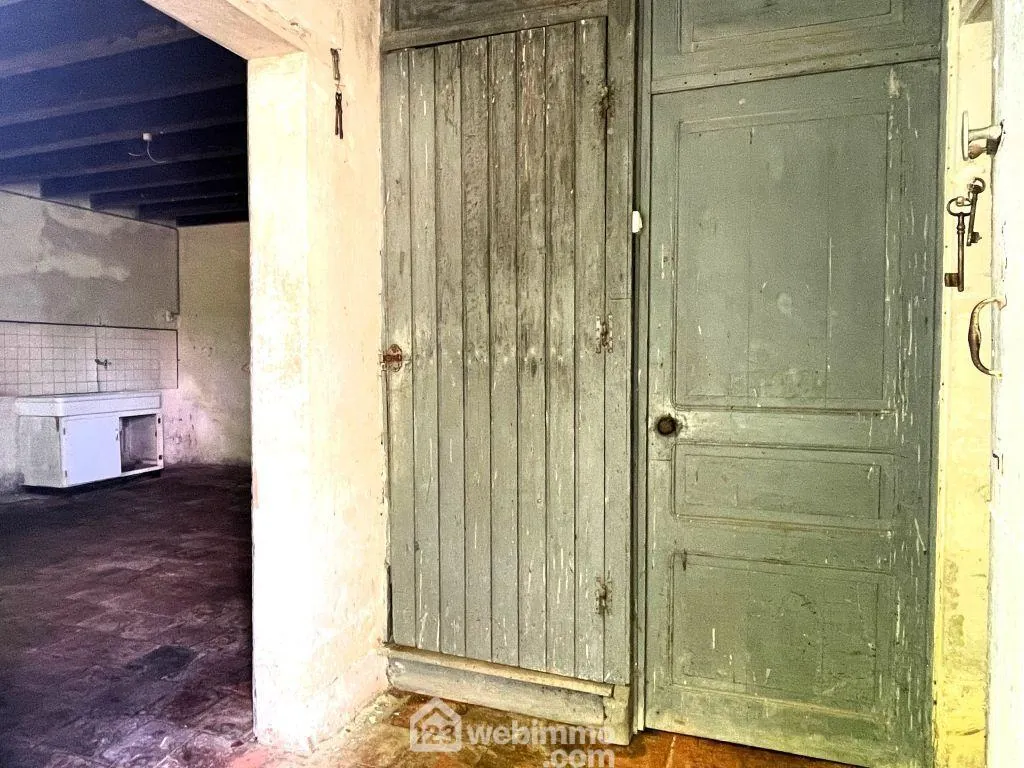 Maison à rénover de 120 m² à Val en Vignes – Projet de résidence ou investissement 