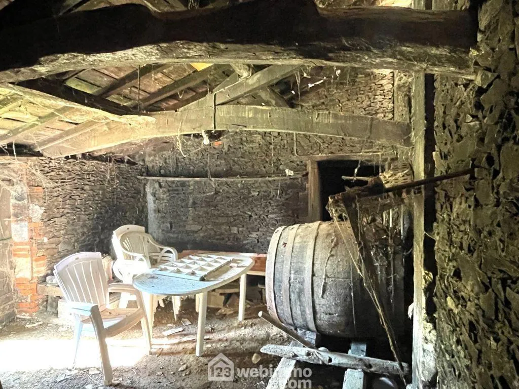 Maison à rénover de 120 m² à Val en Vignes – Projet de résidence ou investissement 