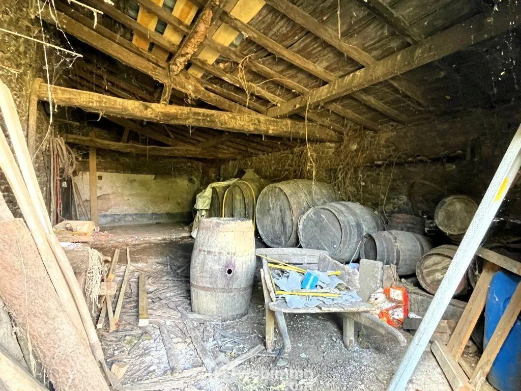 Maison à rénover de 120 m² à Val en Vignes – Projet de résidence ou investissement 