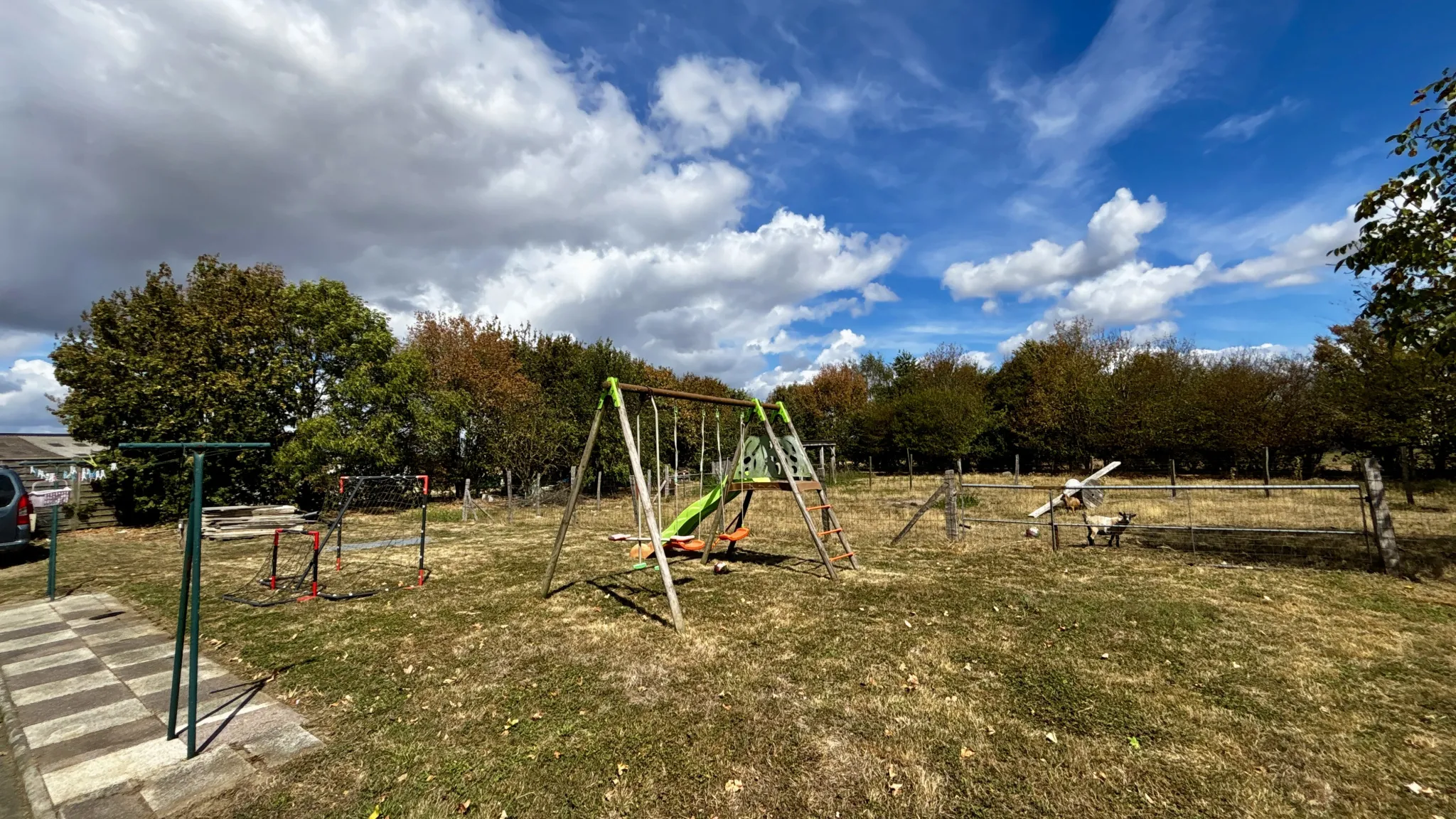 Maison à vendre à Chemillé-en-Anjou - 170 m², 5 chambres, grand jardin 