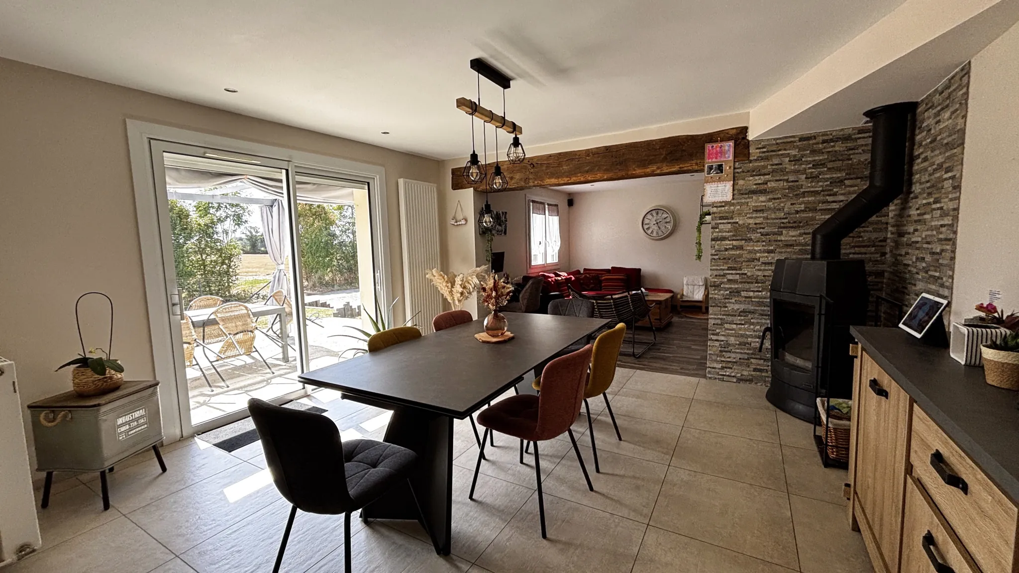 Maison à vendre à Chemillé-en-Anjou - 170 m², 5 chambres, grand jardin 