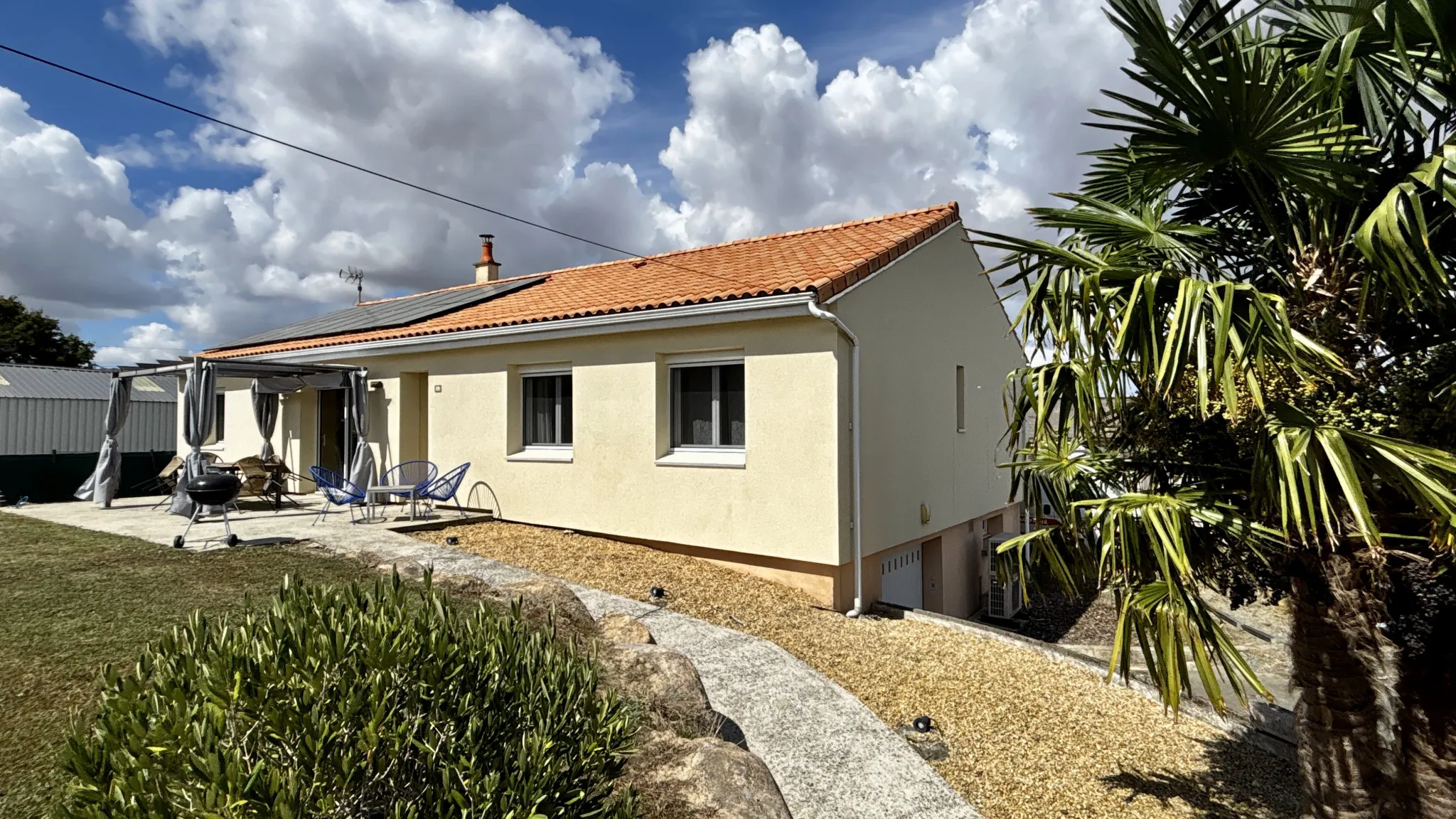 Maison à vendre à Chemillé-en-Anjou - 170 m², 5 chambres, grand jardin 