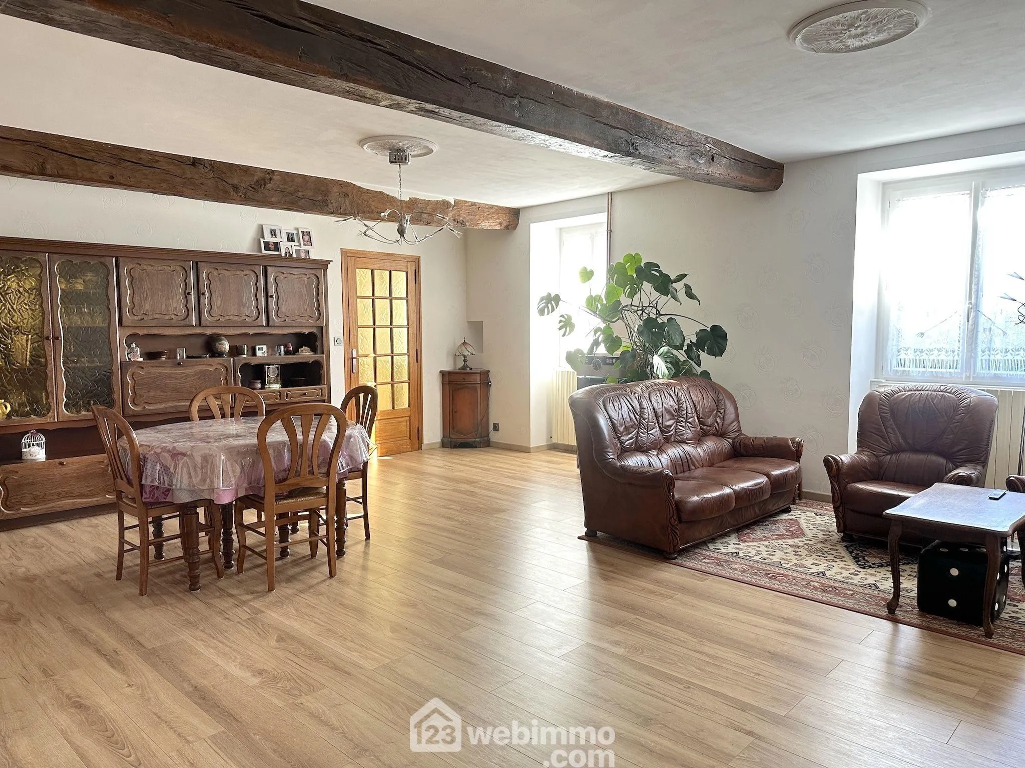 Charmante maison rénovée avec terrain et dépendances à Mouliherne 