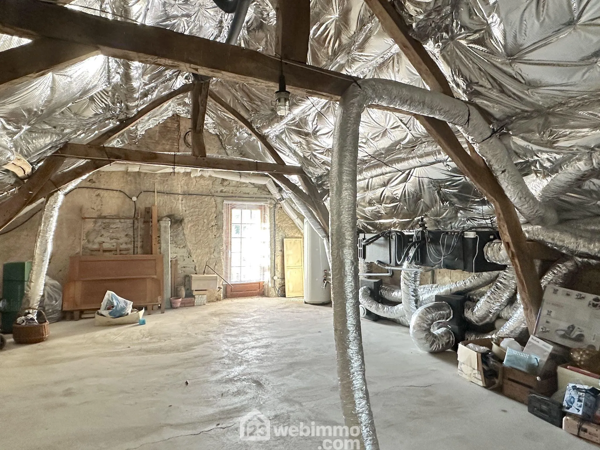 Charmante maison rénovée avec terrain et dépendances à Mouliherne 