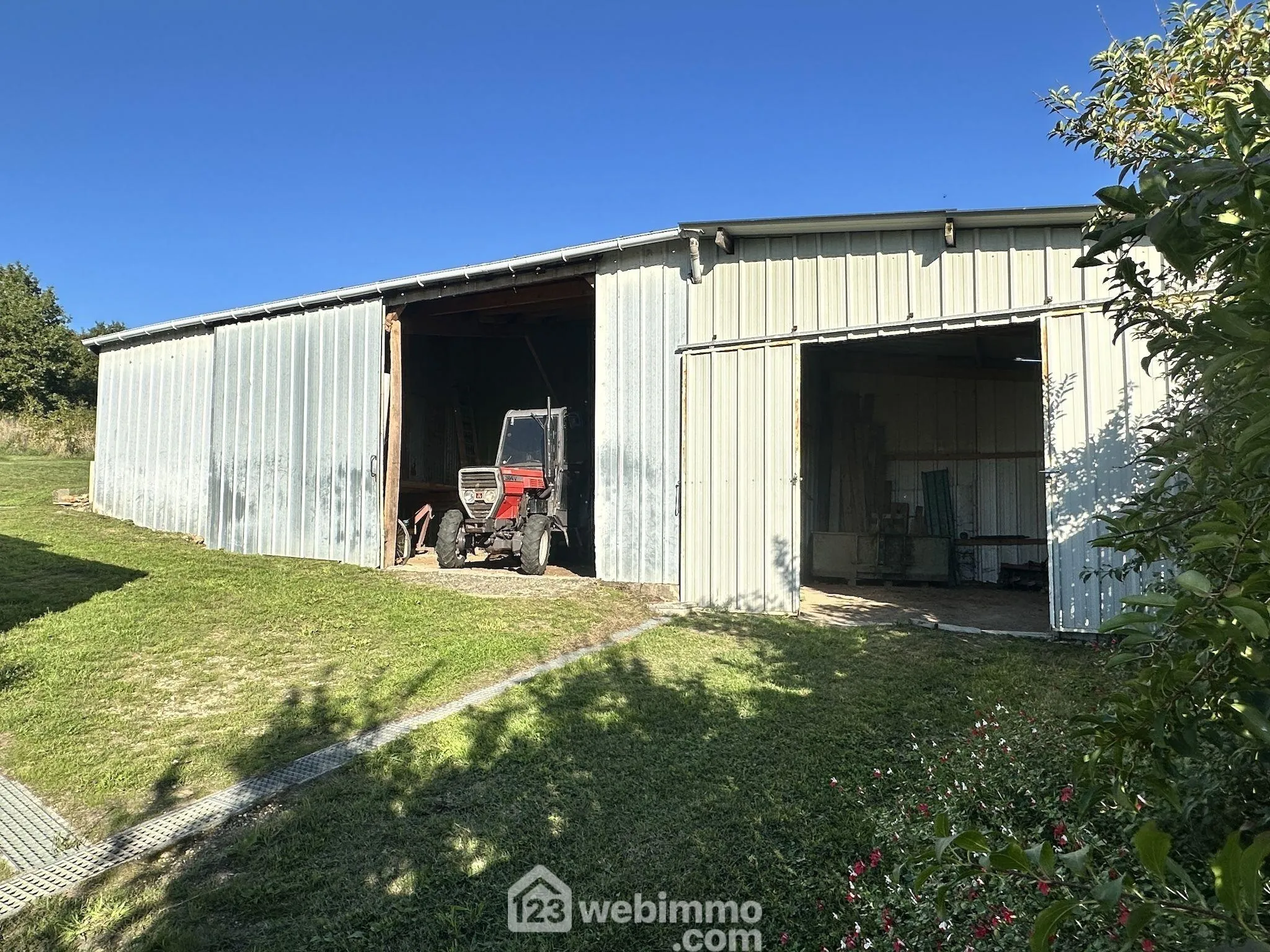 Charmante maison rénovée avec terrain et dépendances à Mouliherne 