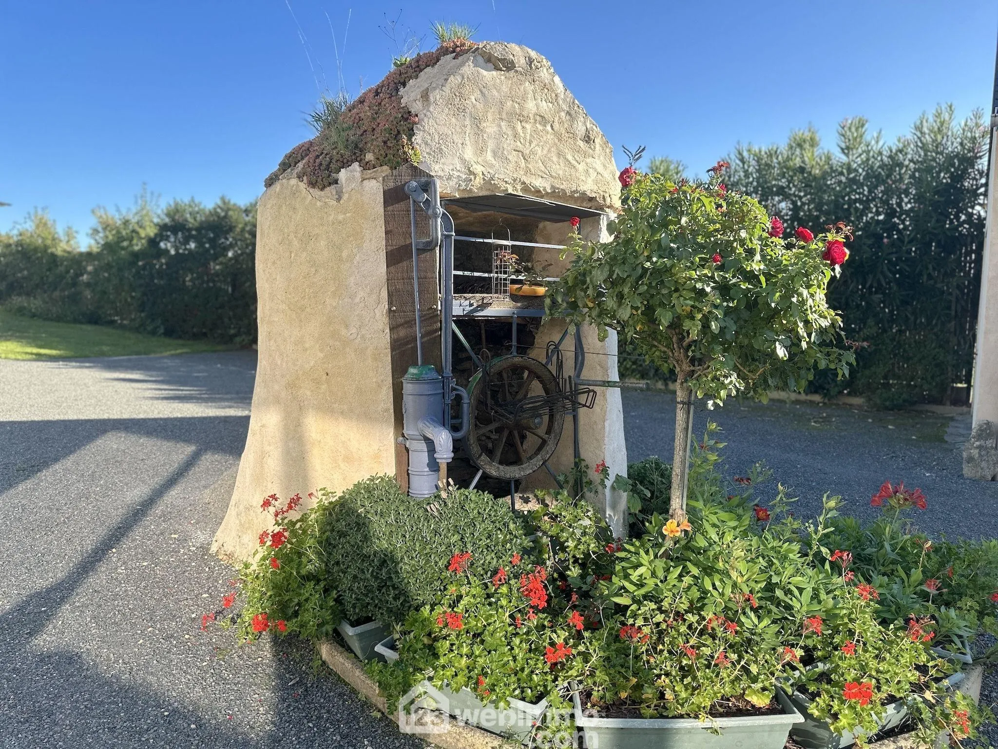 Charmante maison rénovée avec terrain et dépendances à Mouliherne 