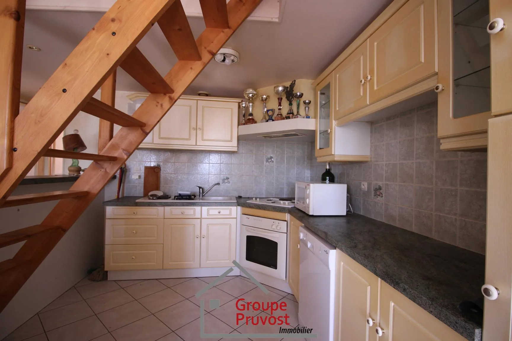 Maison avec deux appartements à Tramayes – Potentiel d'investissement ou première habitation 