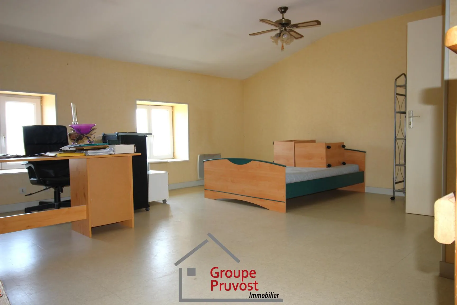 Maison avec deux appartements à Tramayes – Potentiel d'investissement ou première habitation 