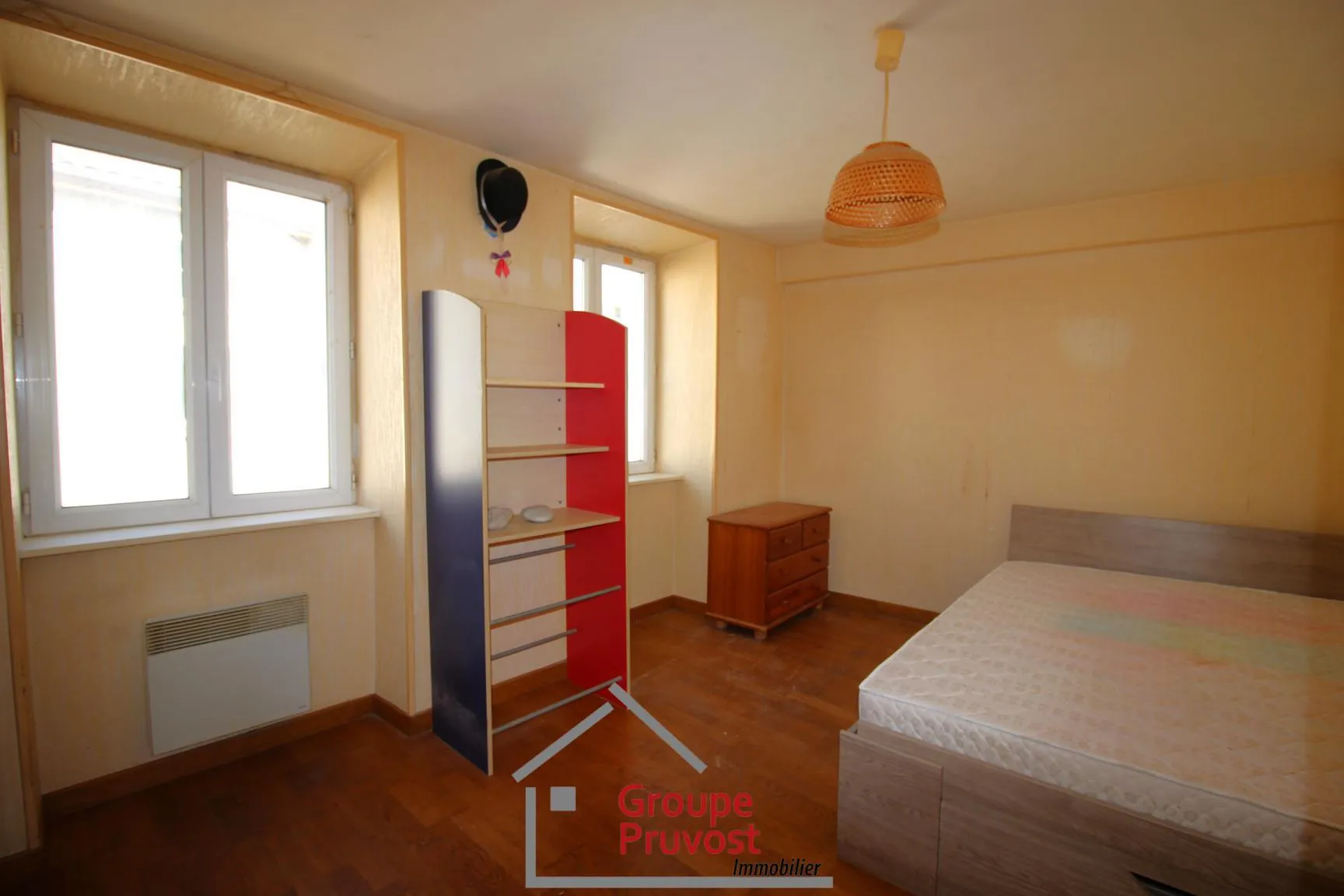 Maison avec deux appartements à Tramayes – Potentiel d'investissement ou première habitation 