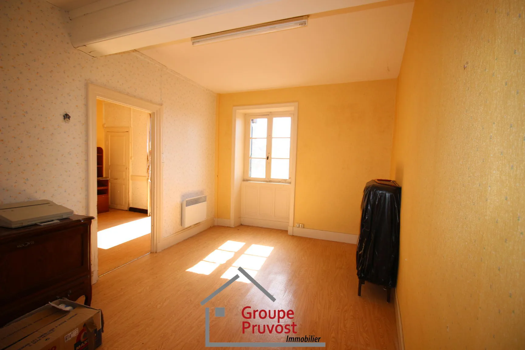 Maison avec deux appartements à Tramayes – Potentiel d'investissement ou première habitation 