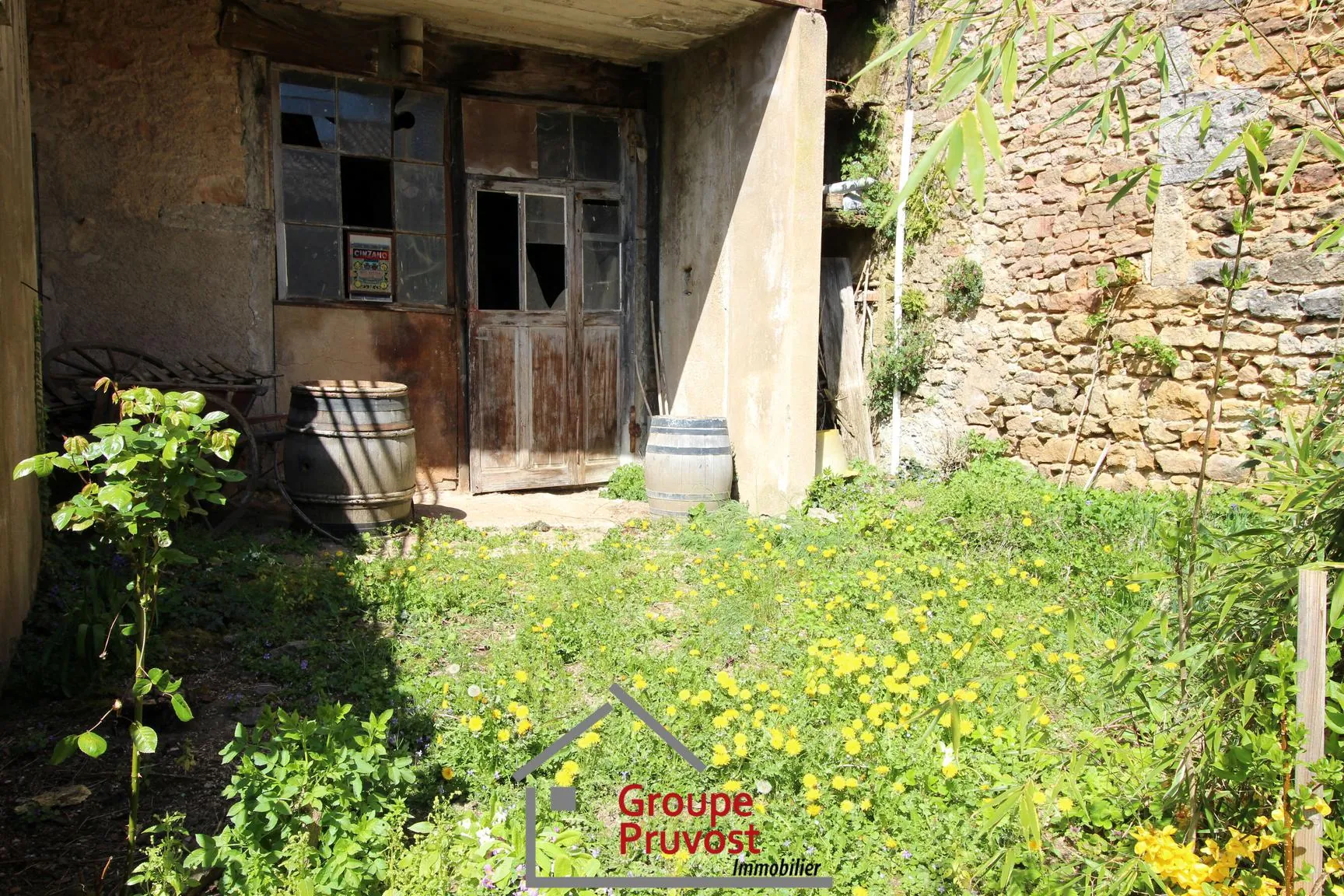 Maison avec deux appartements à Tramayes – Potentiel d'investissement ou première habitation 