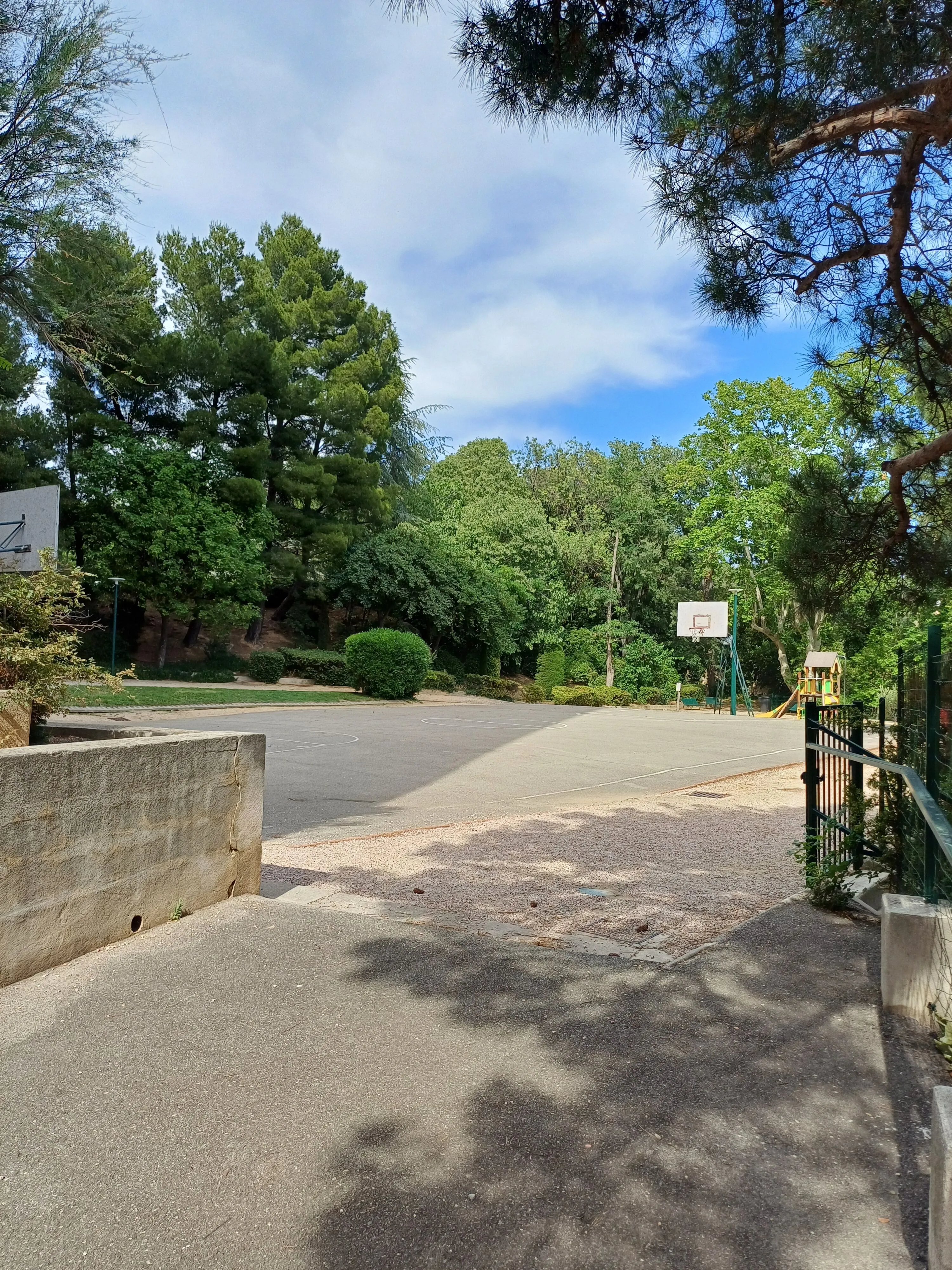 Vente appartement T4 rénové de 72m² avec balcons à Marseille La Fourragère