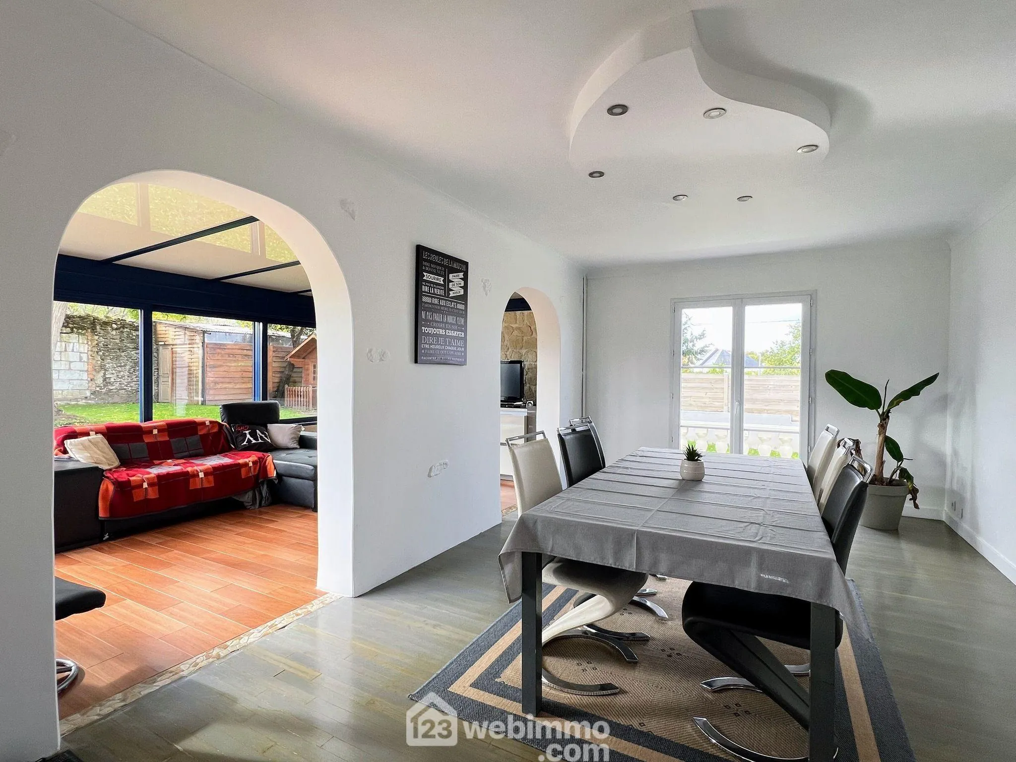 Maison à Mûrs-Érigné de 109 m² avec vue dégagée et jardin arboré