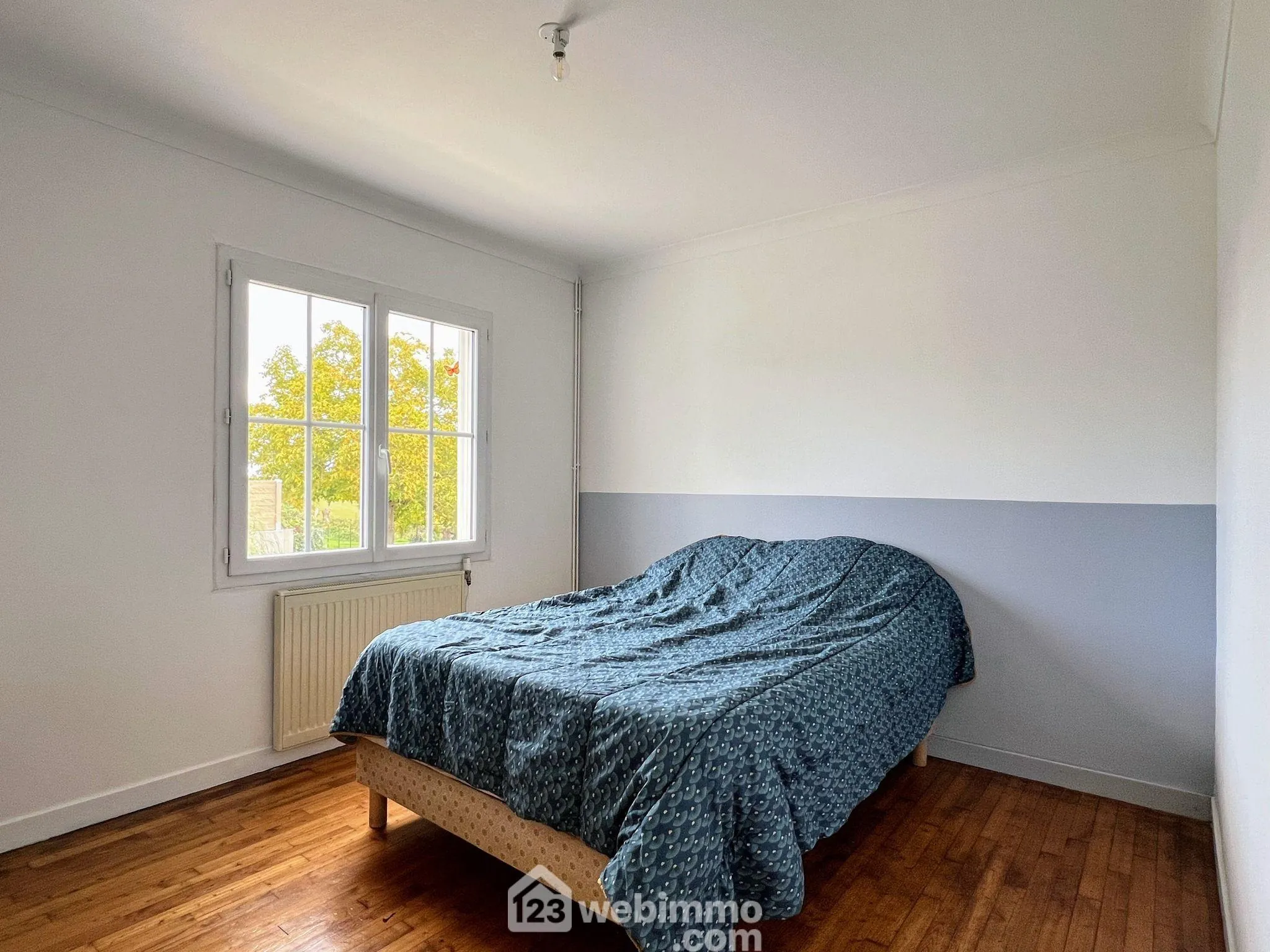 Maison à Mûrs-Érigné de 109 m² avec vue dégagée et jardin arboré 