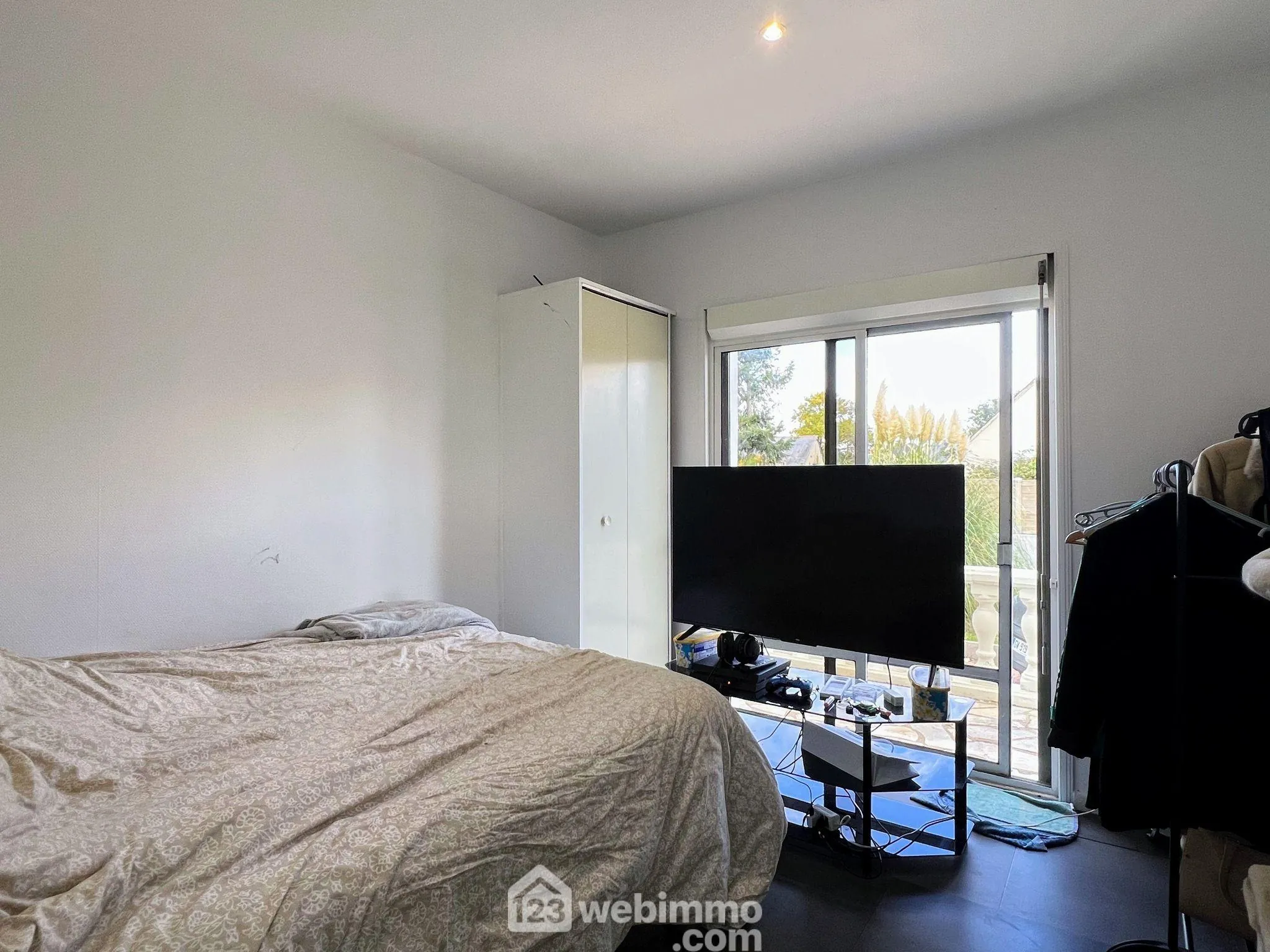 Maison à Mûrs-Érigné de 109 m² avec vue dégagée et jardin arboré 