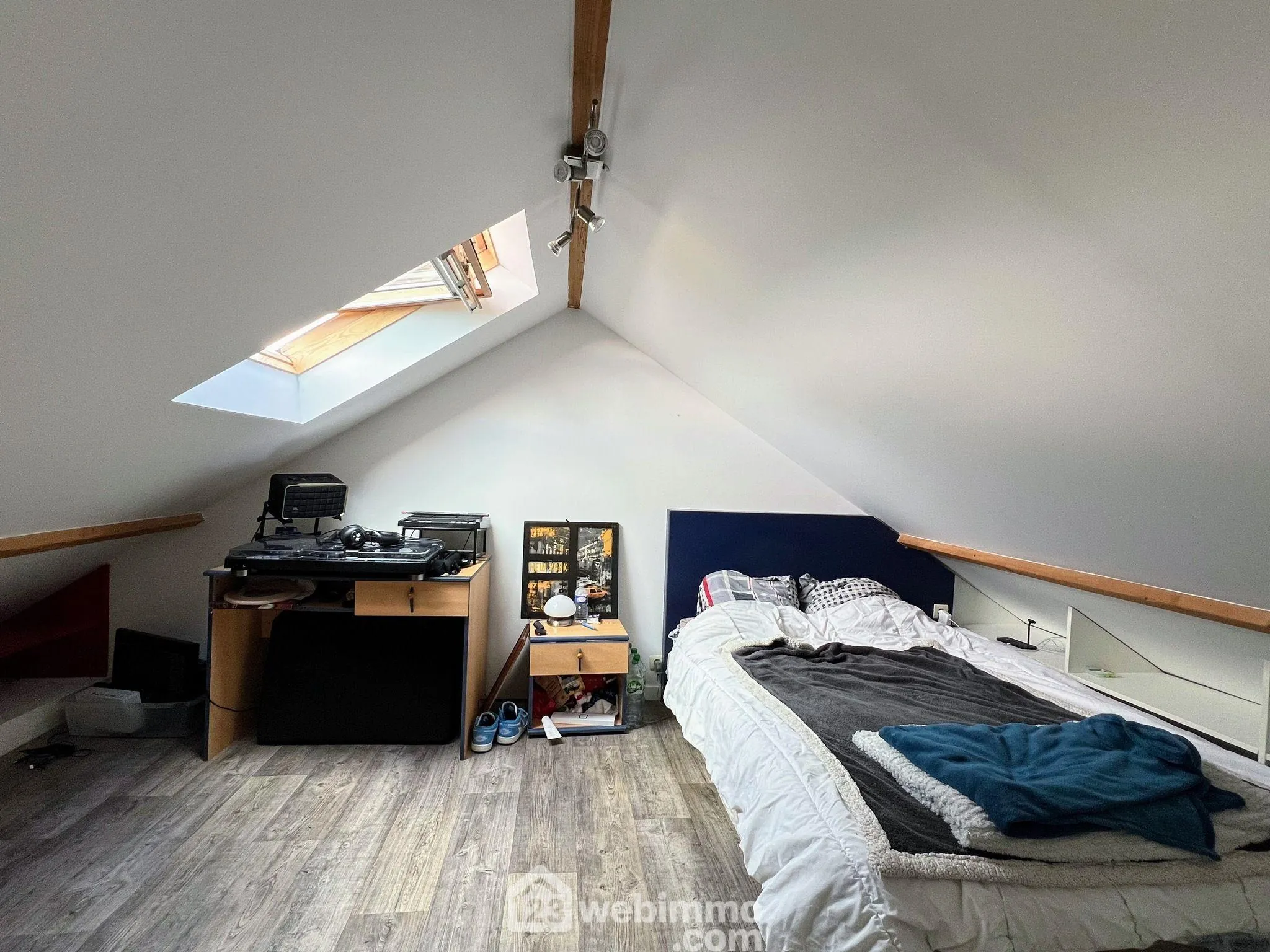 Maison à Mûrs-Érigné de 109 m² avec vue dégagée et jardin arboré 