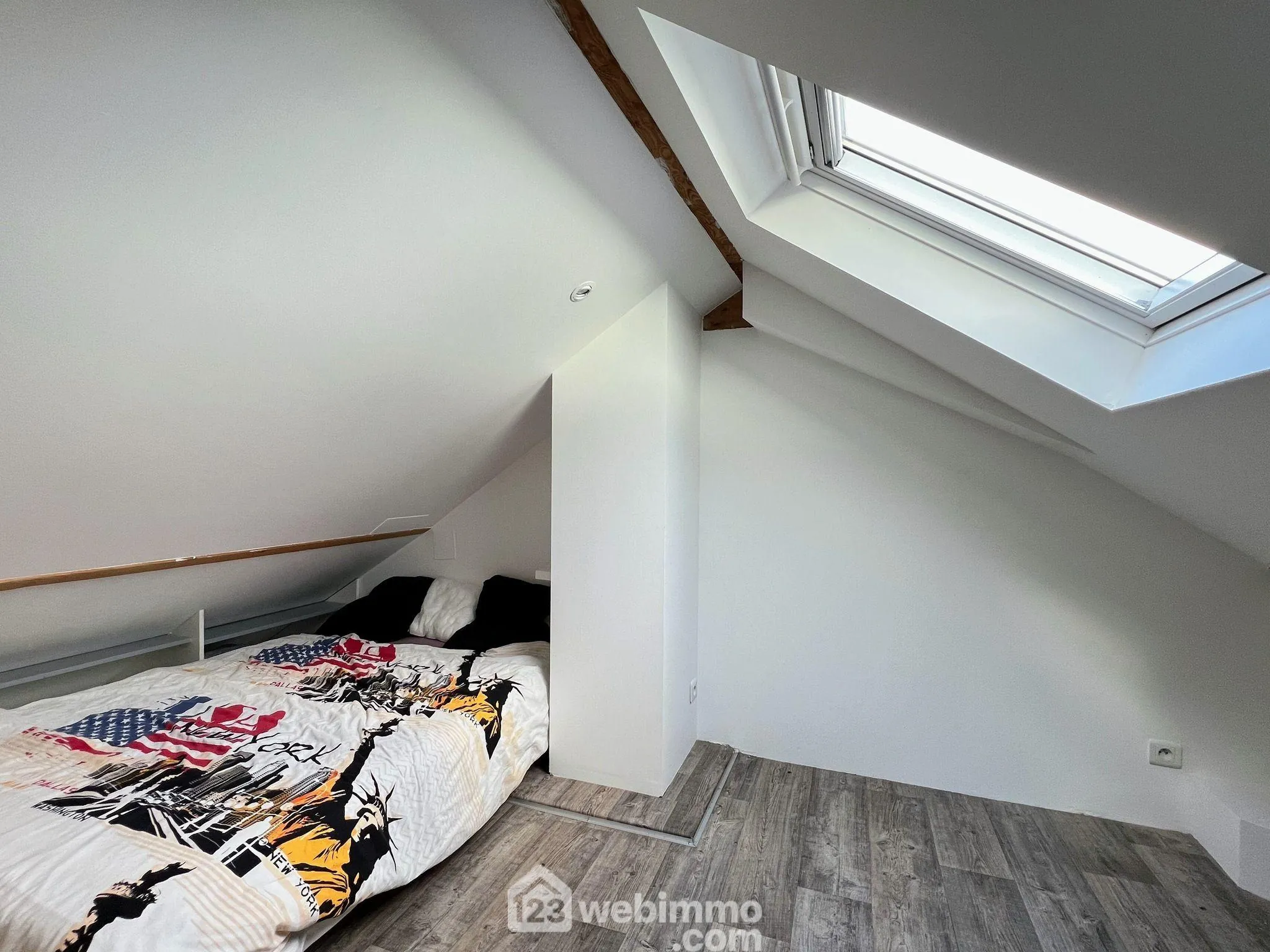 Maison à Mûrs-Érigné de 109 m² avec vue dégagée et jardin arboré 