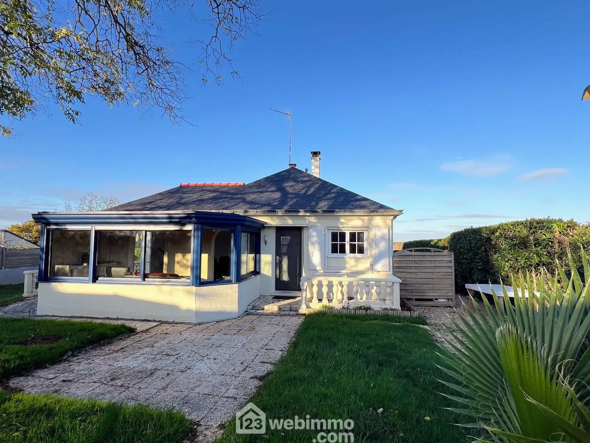 Belle maison de plain-pied à Mûrs-Érigné avec jardin et vue dégagée
