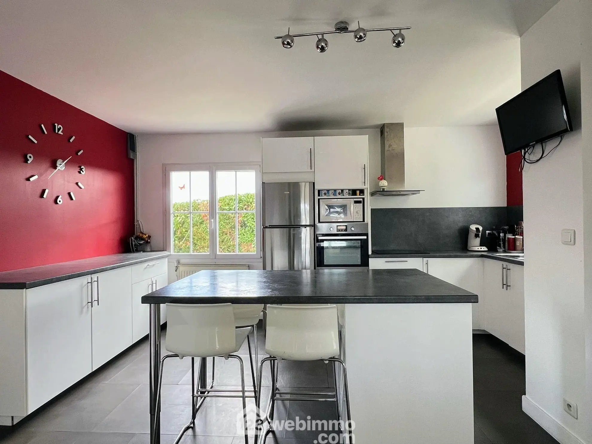 Belle maison de plain-pied à Mûrs-Érigné avec jardin et vue dégagée 