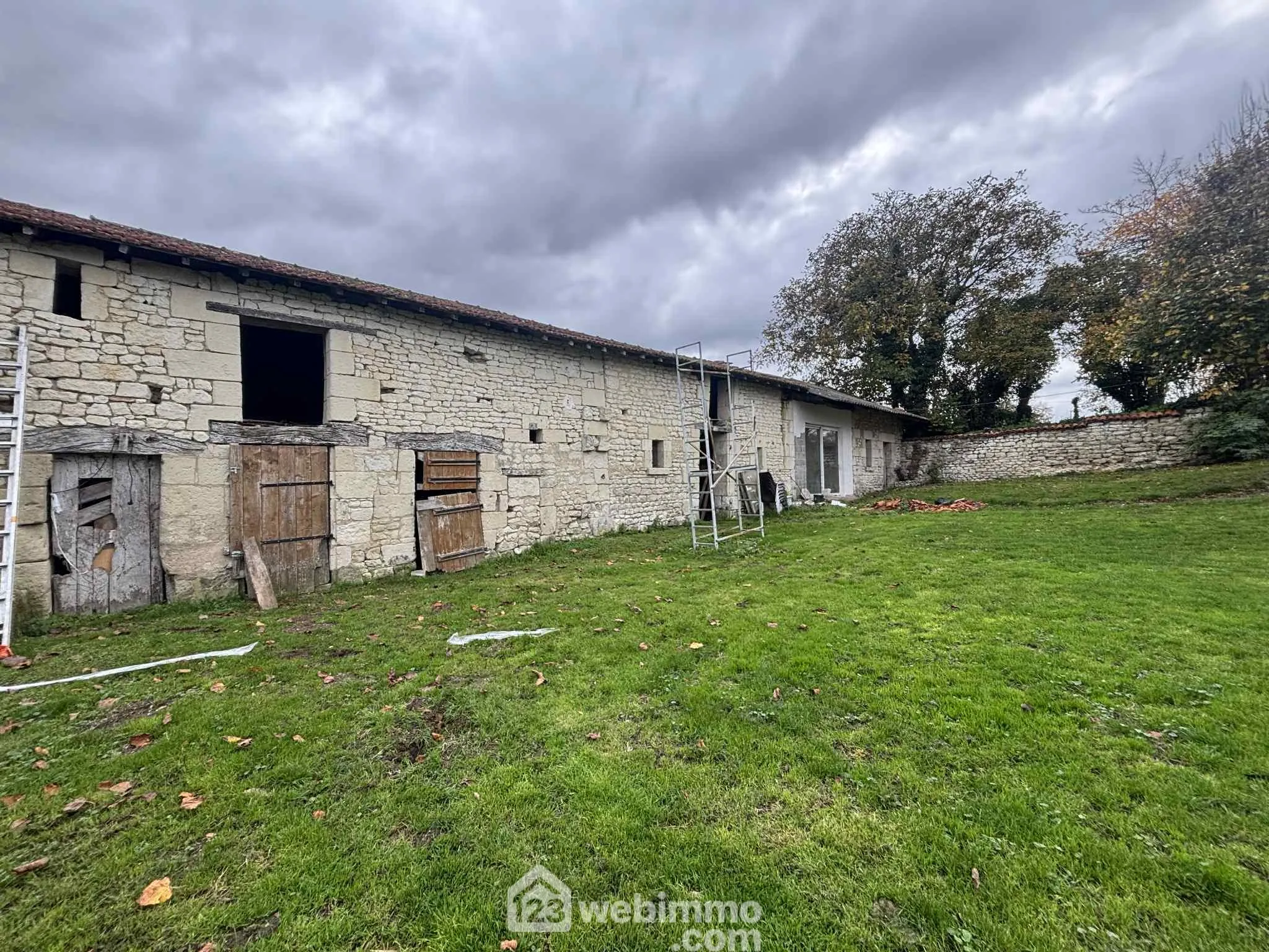 Belle maison rénovée de 206 m² avec piscine à Thuré - Calme et authentique 