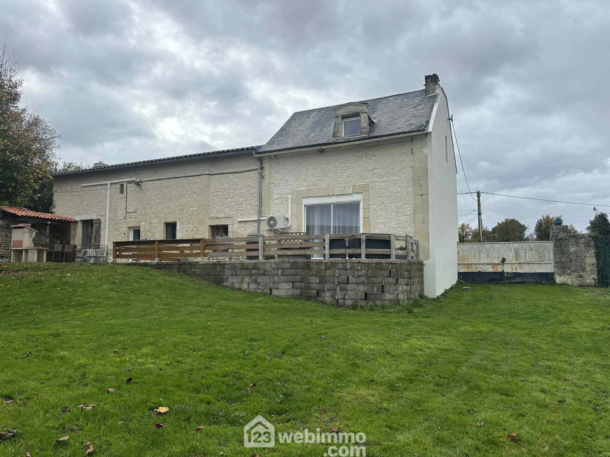 Belle maison rénovée de 206 m² avec piscine à Thuré - Calme et authentique 