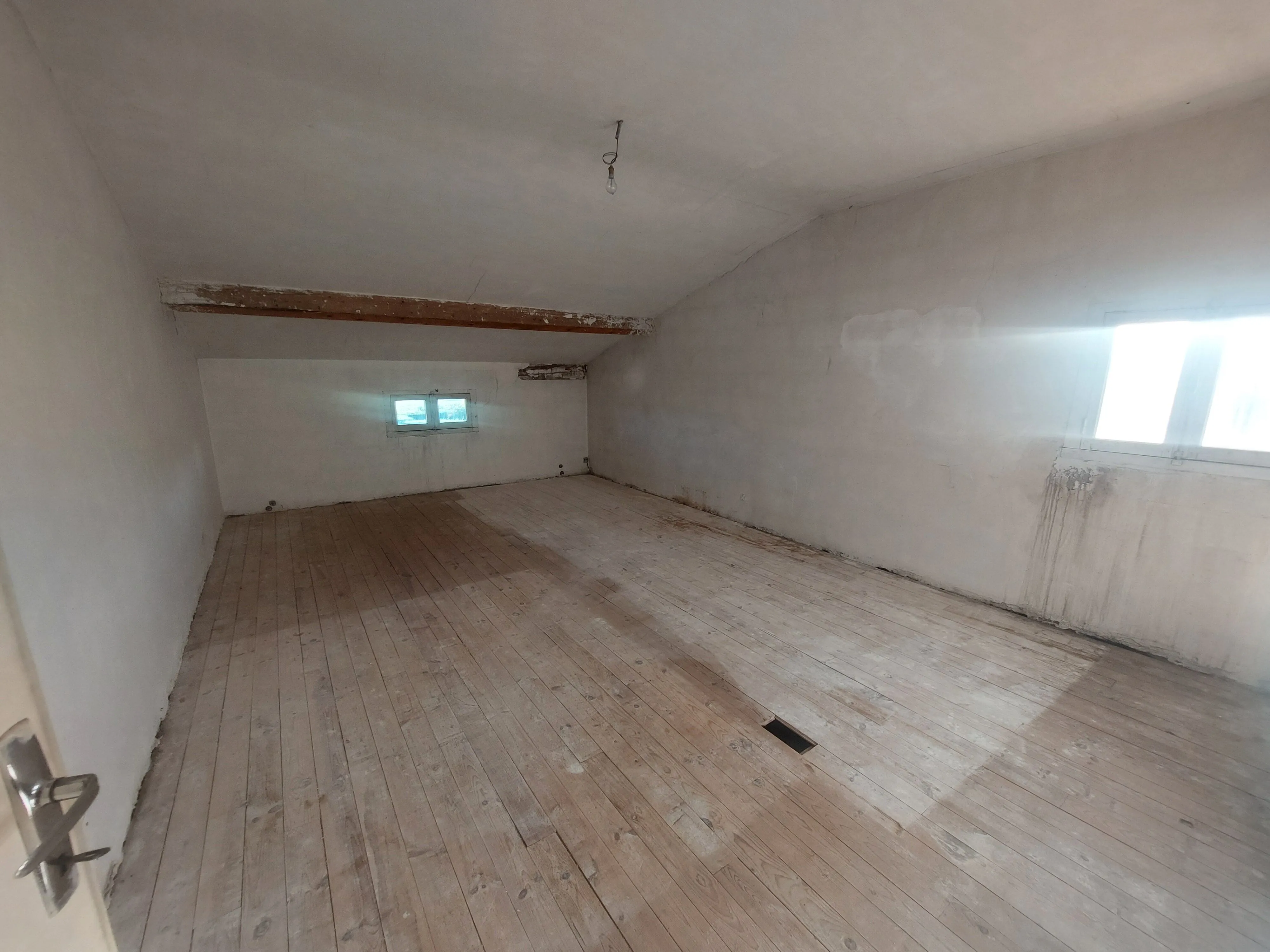 Maison à vendre à Montbrison - 147,5 m², terrain de 1400 m², à Champdieu 