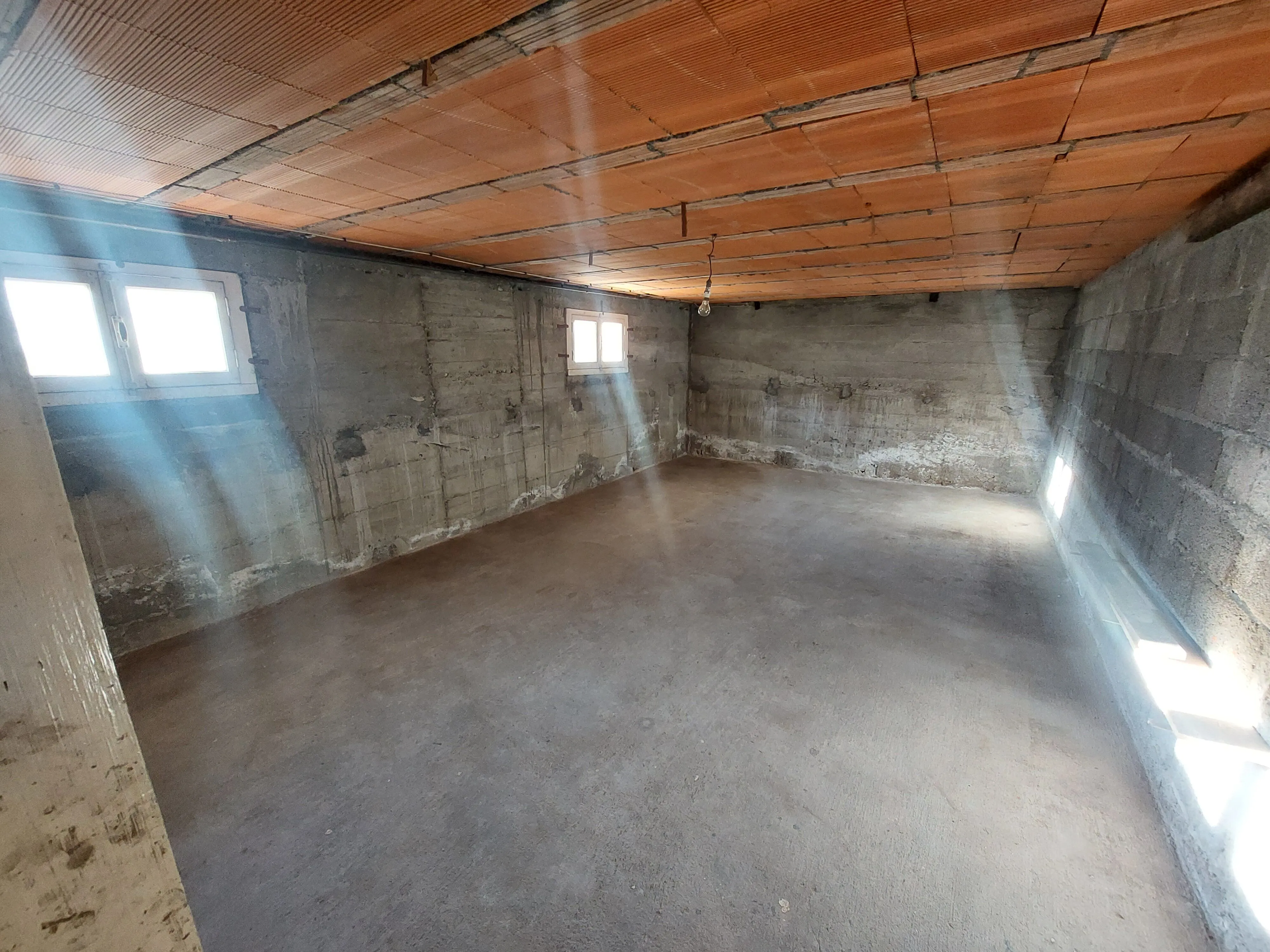 Maison à vendre à Montbrison - 147,5 m², terrain de 1400 m², à Champdieu 