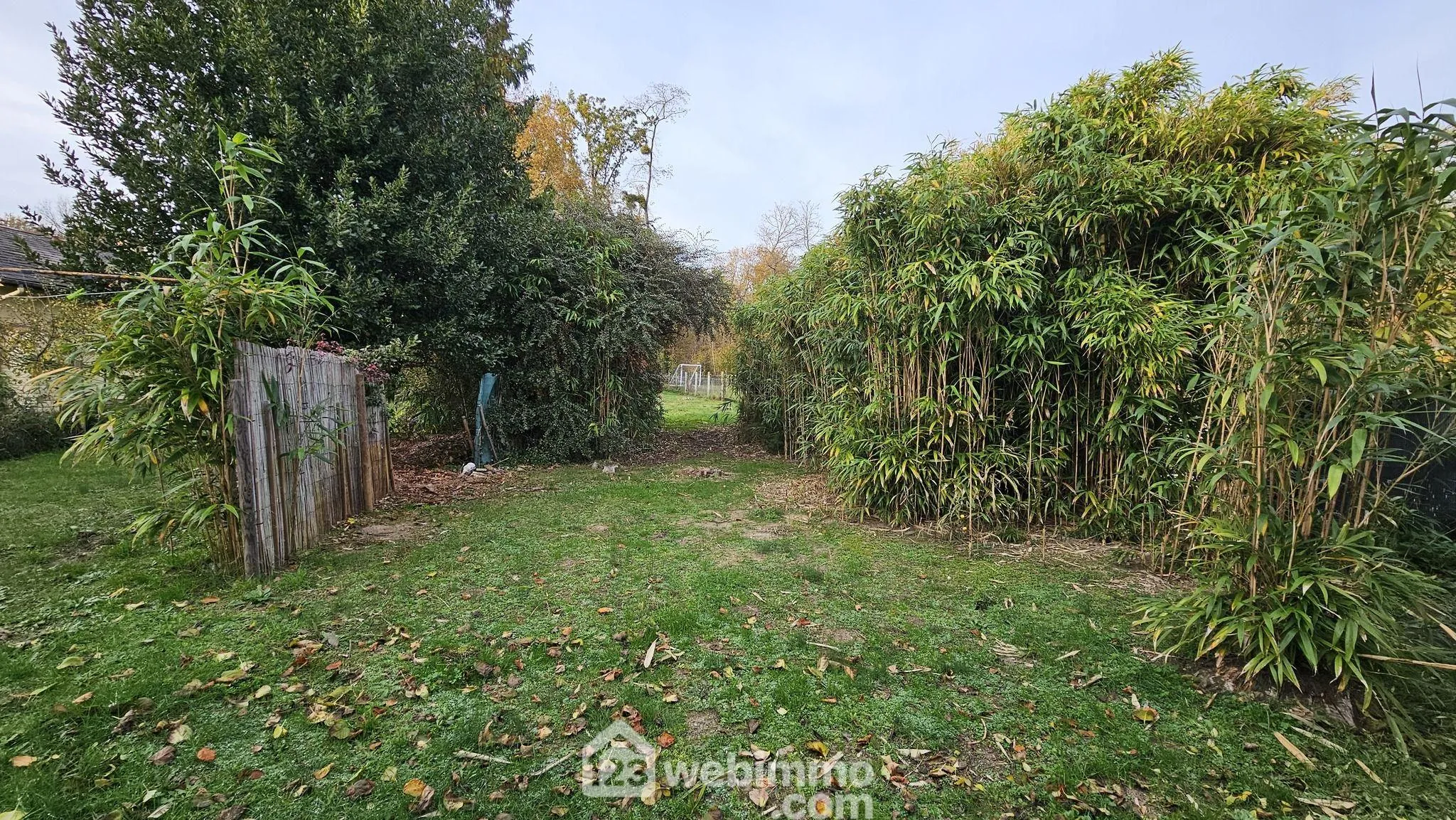 Terrain à bâtir de 1090 m² à Soisy-sur-Ecole avec dépendance de 49 m² 