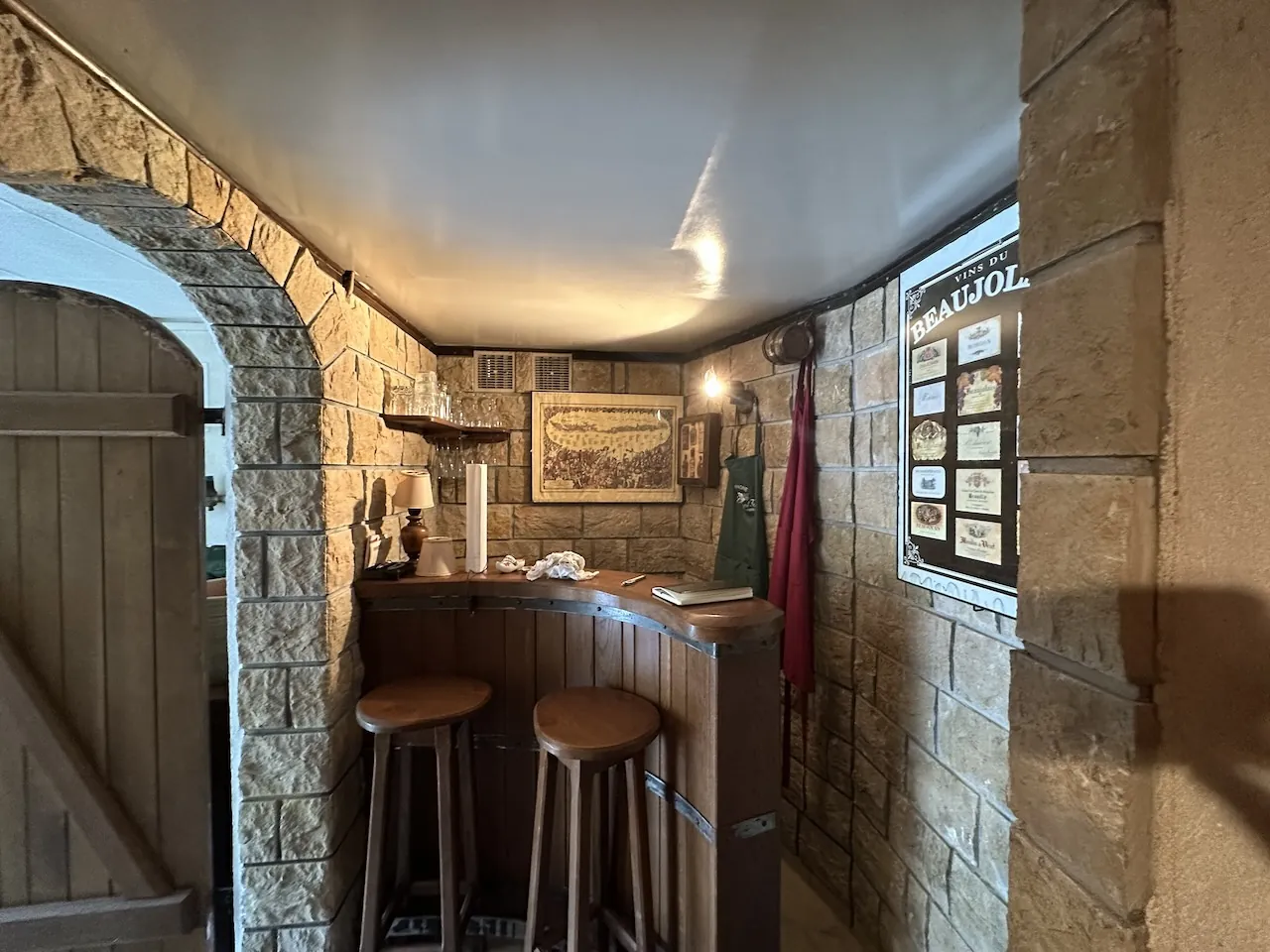 Spacieuse maison avec sous-sol complet et terrain arboré à Semur-en-Brionnais 