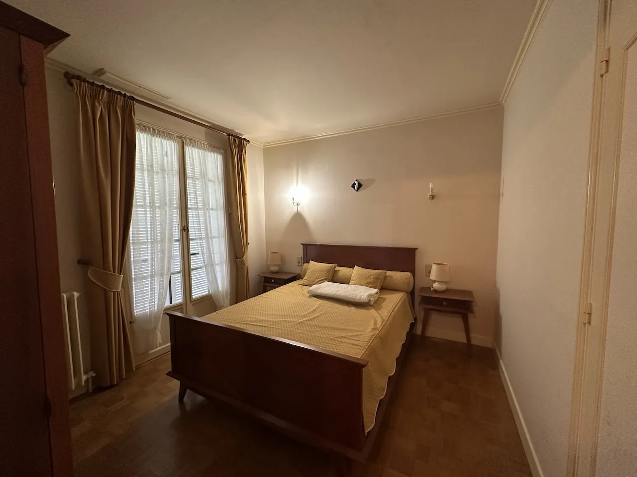 Spacieuse maison avec sous-sol complet et terrain arboré à Semur-en-Brionnais 