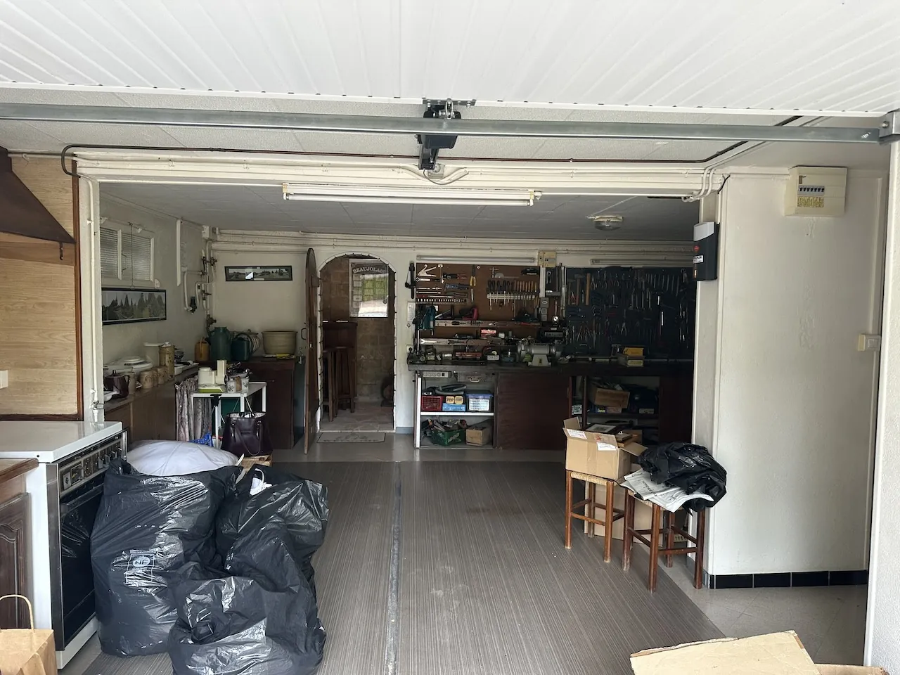 Spacieuse maison avec sous-sol complet et terrain arboré à Semur-en-Brionnais 