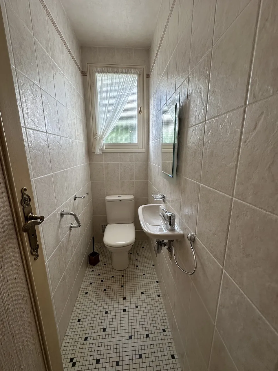 Spacieuse maison avec sous-sol complet et terrain arboré à Semur-en-Brionnais 