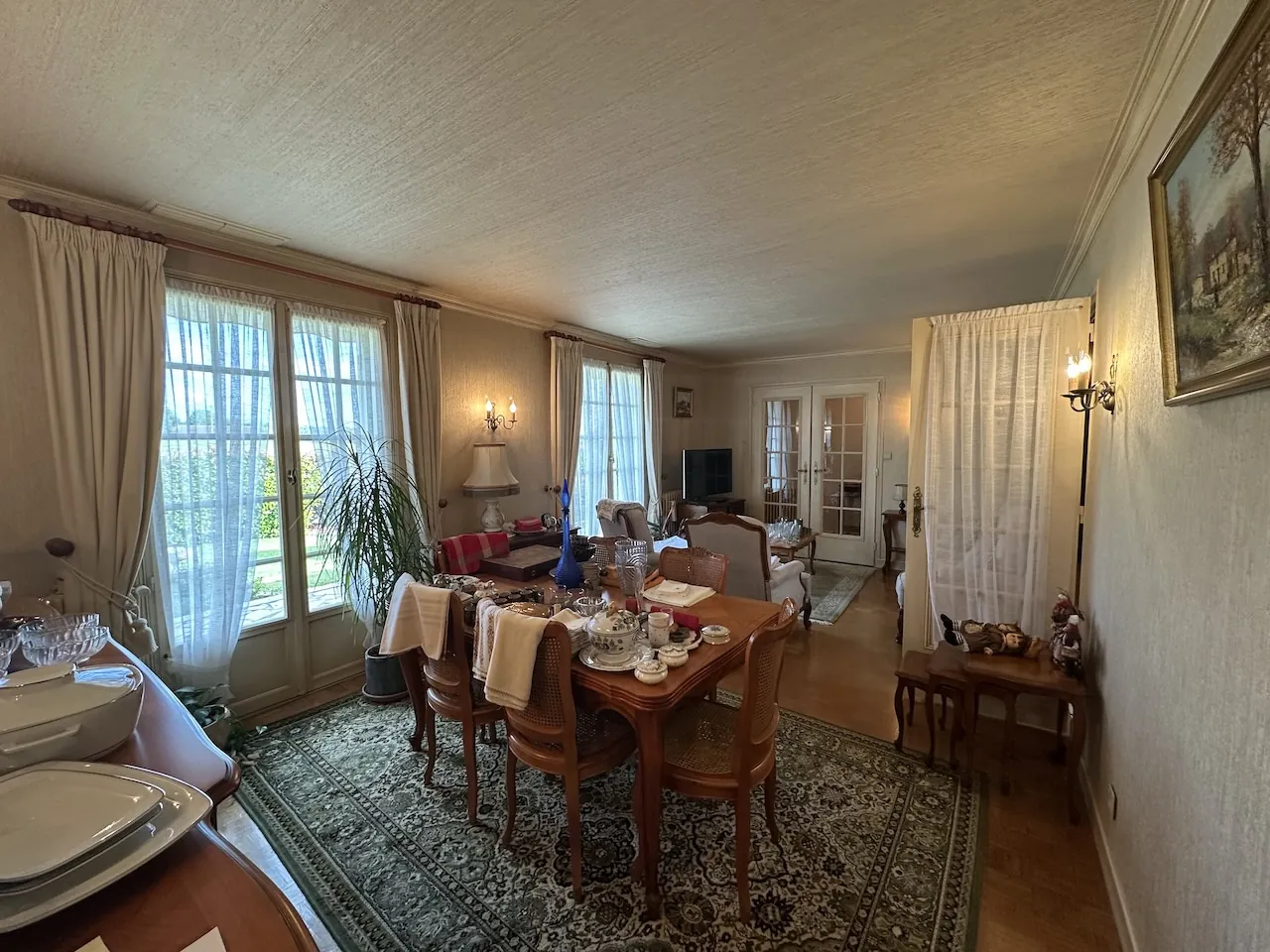 Spacieuse maison avec sous-sol complet et terrain arboré à Semur-en-Brionnais 