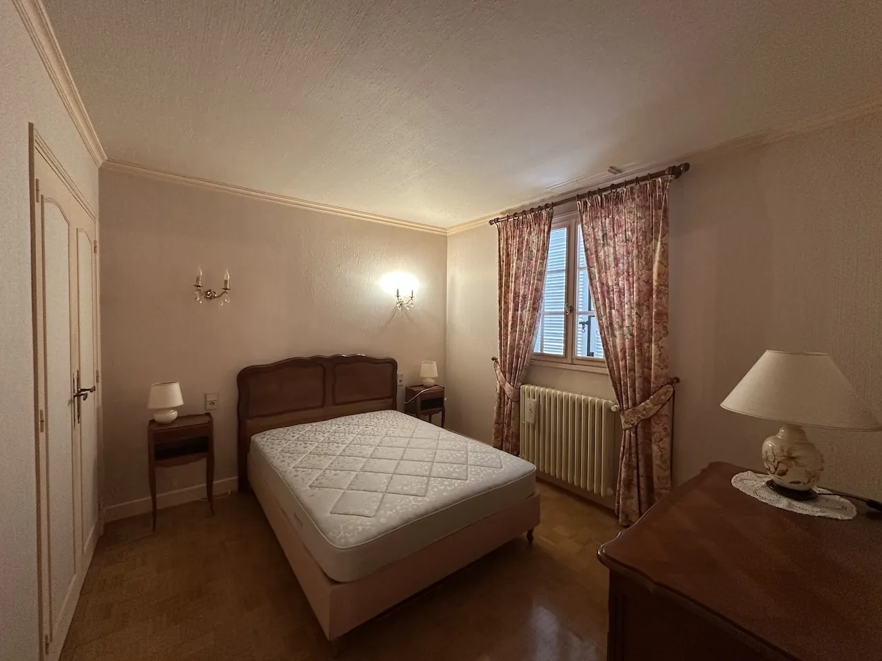 Spacieuse maison avec sous-sol complet et terrain arboré à Semur-en-Brionnais 