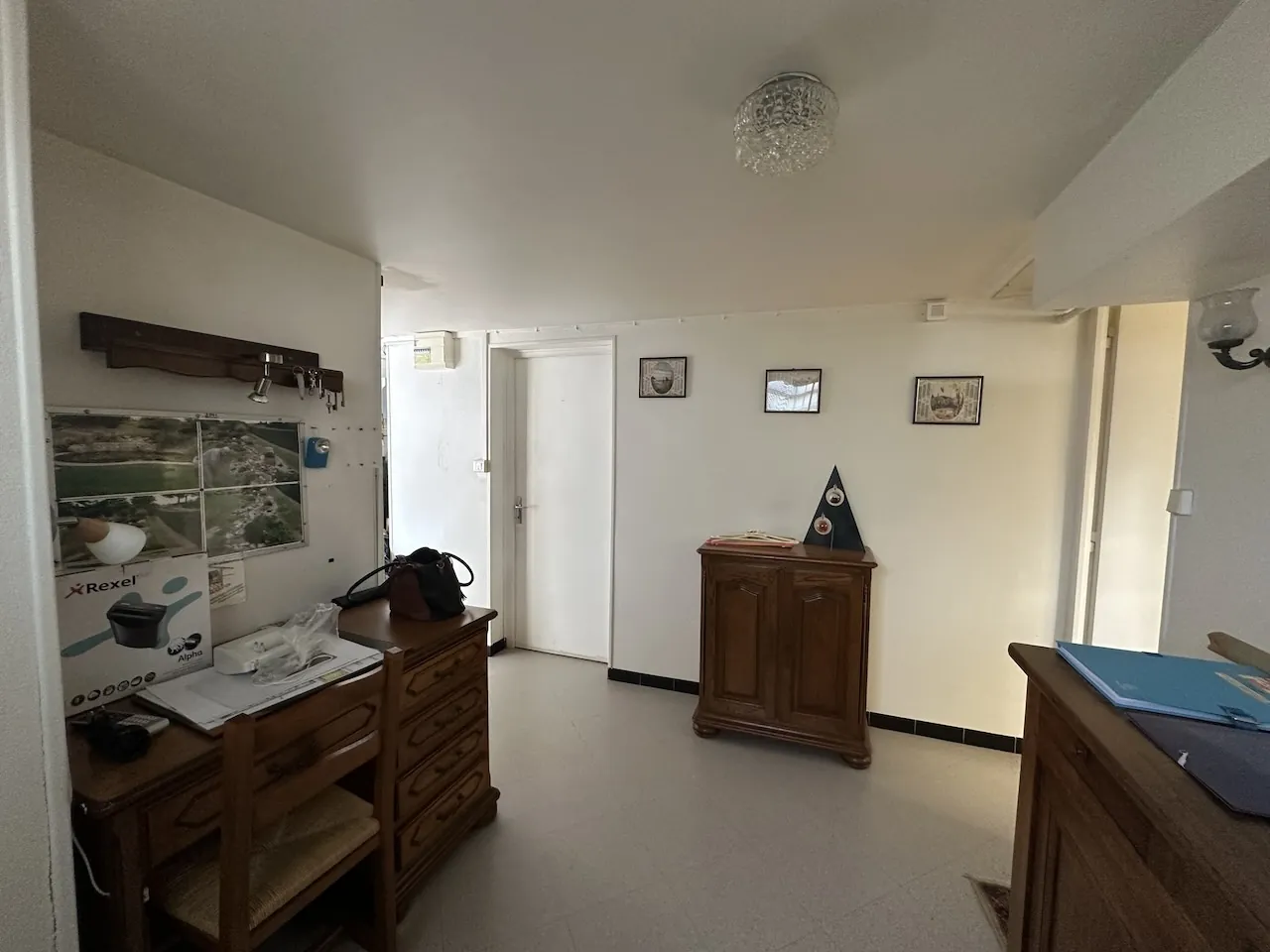 Spacieuse maison avec sous-sol complet et terrain arboré à Semur-en-Brionnais 