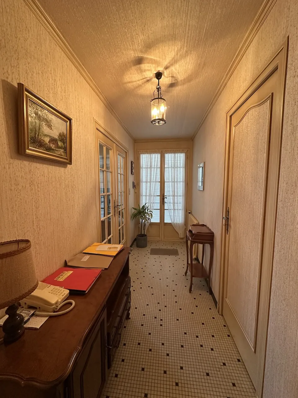 Spacieuse maison avec sous-sol complet et terrain arboré à Semur-en-Brionnais 