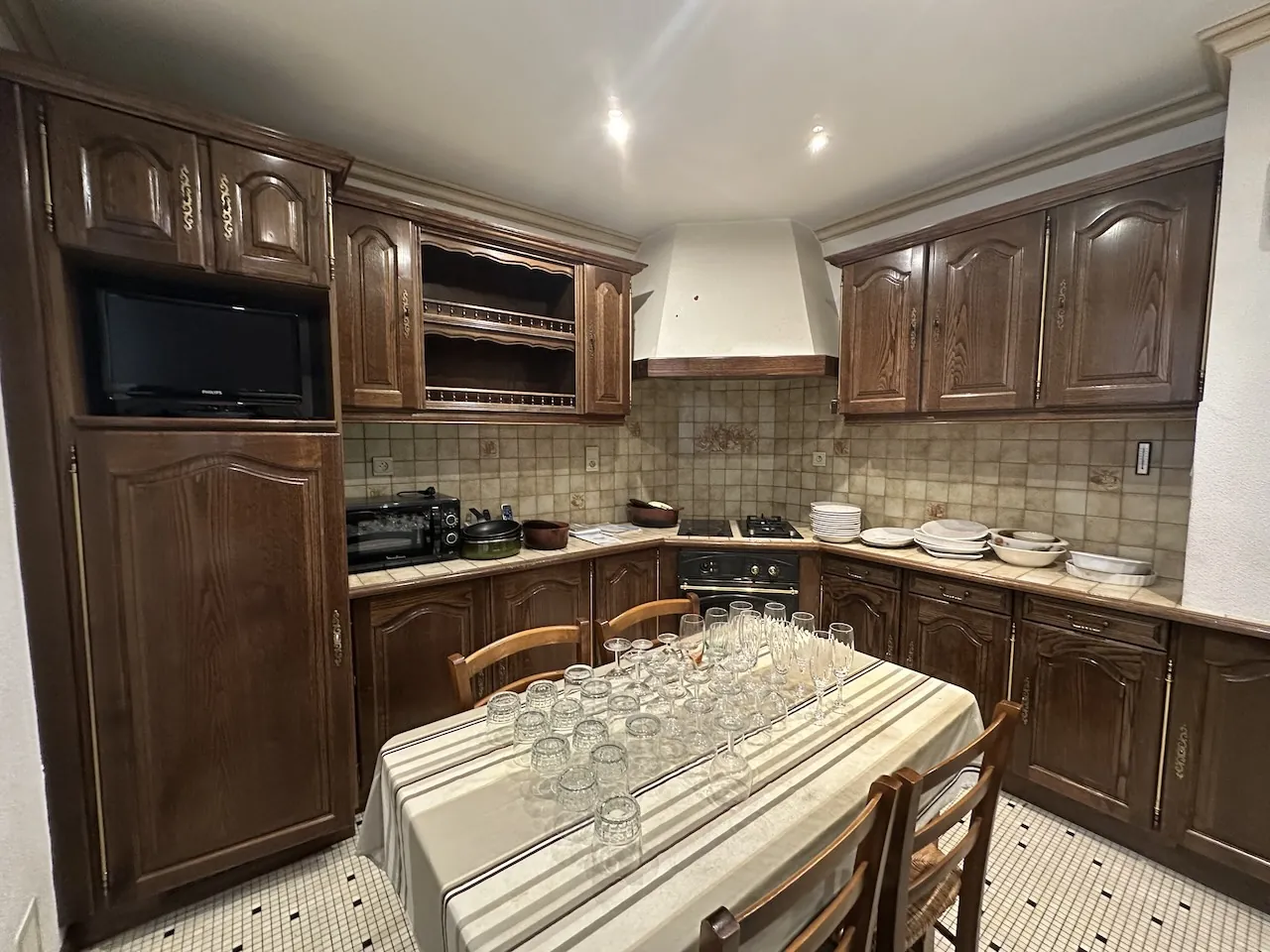 Spacieuse maison avec sous-sol complet et terrain arboré à Semur-en-Brionnais 