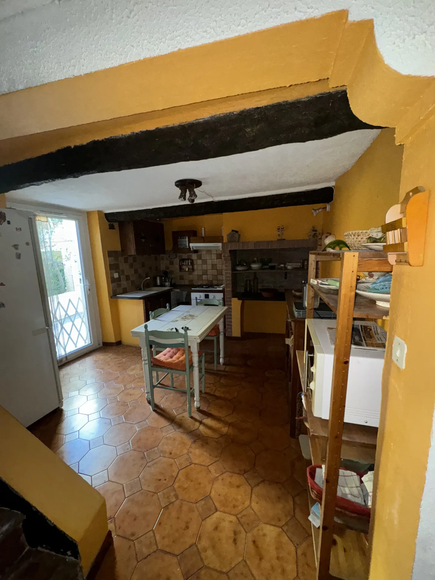 Maison atypique de 105 m² à Servian avec vue et poutres apparentes 