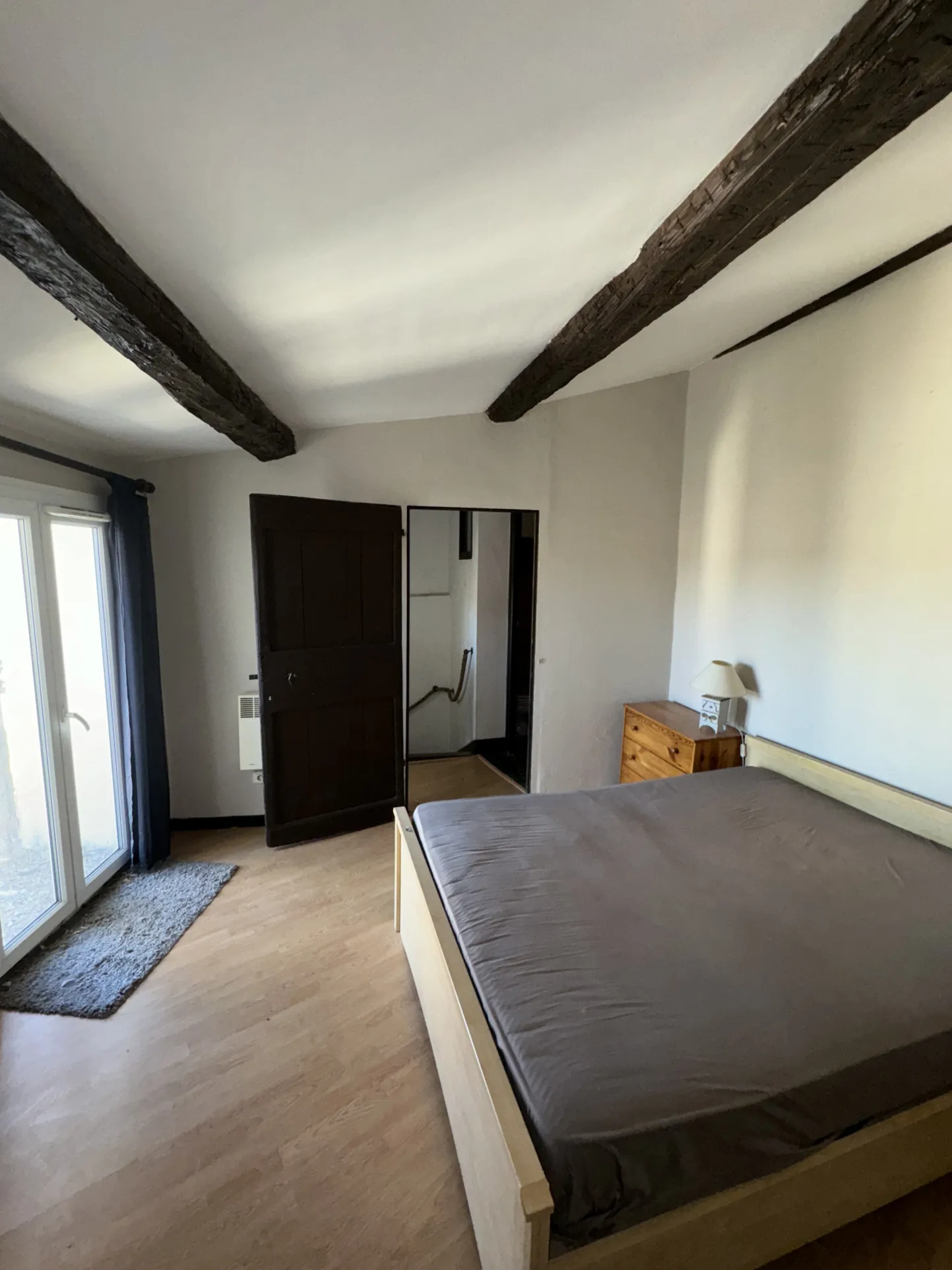 Maison atypique de 105 m² à Servian avec vue et poutres apparentes 