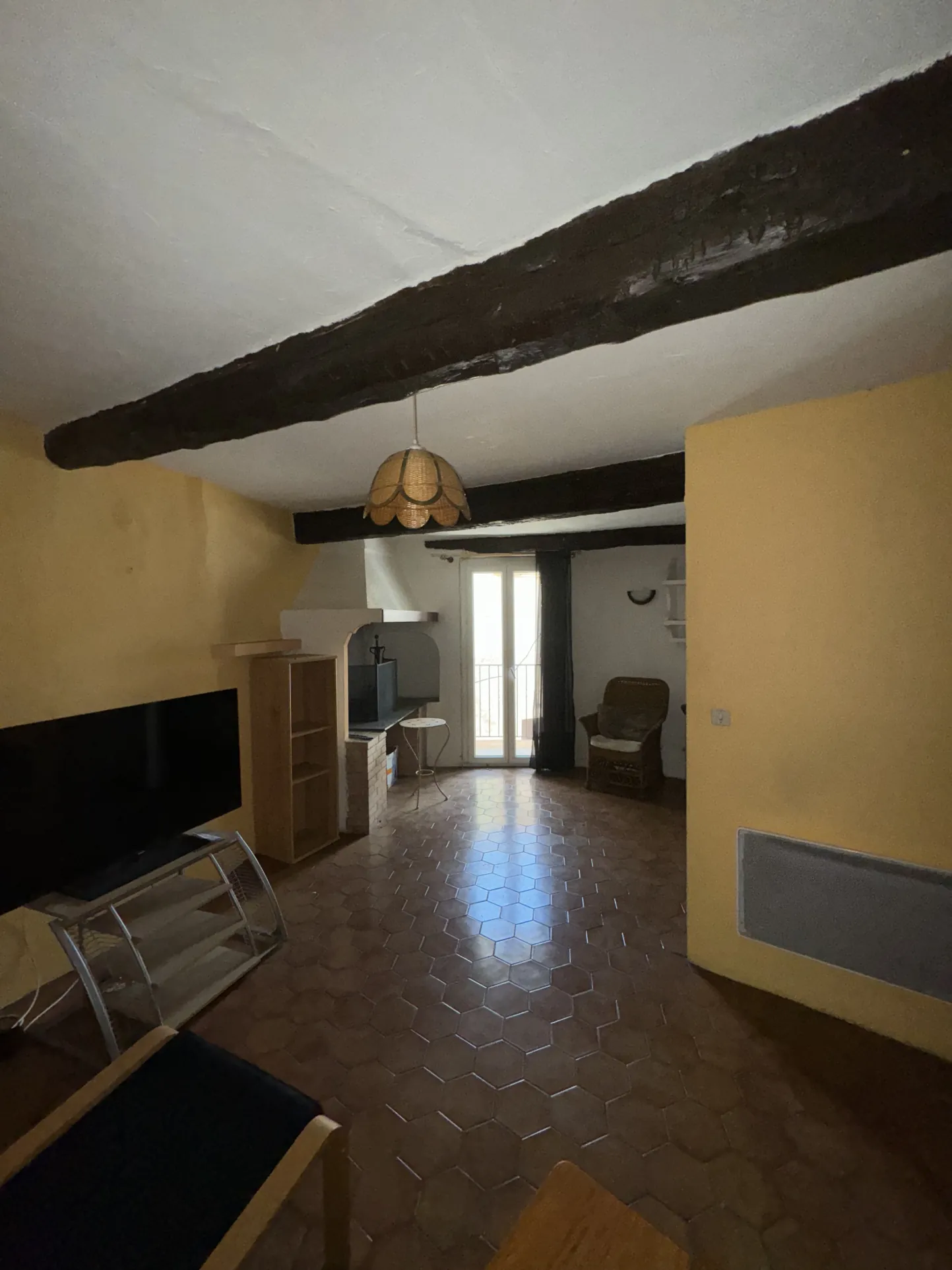 Maison atypique de 105 m² à Servian avec vue et poutres apparentes 