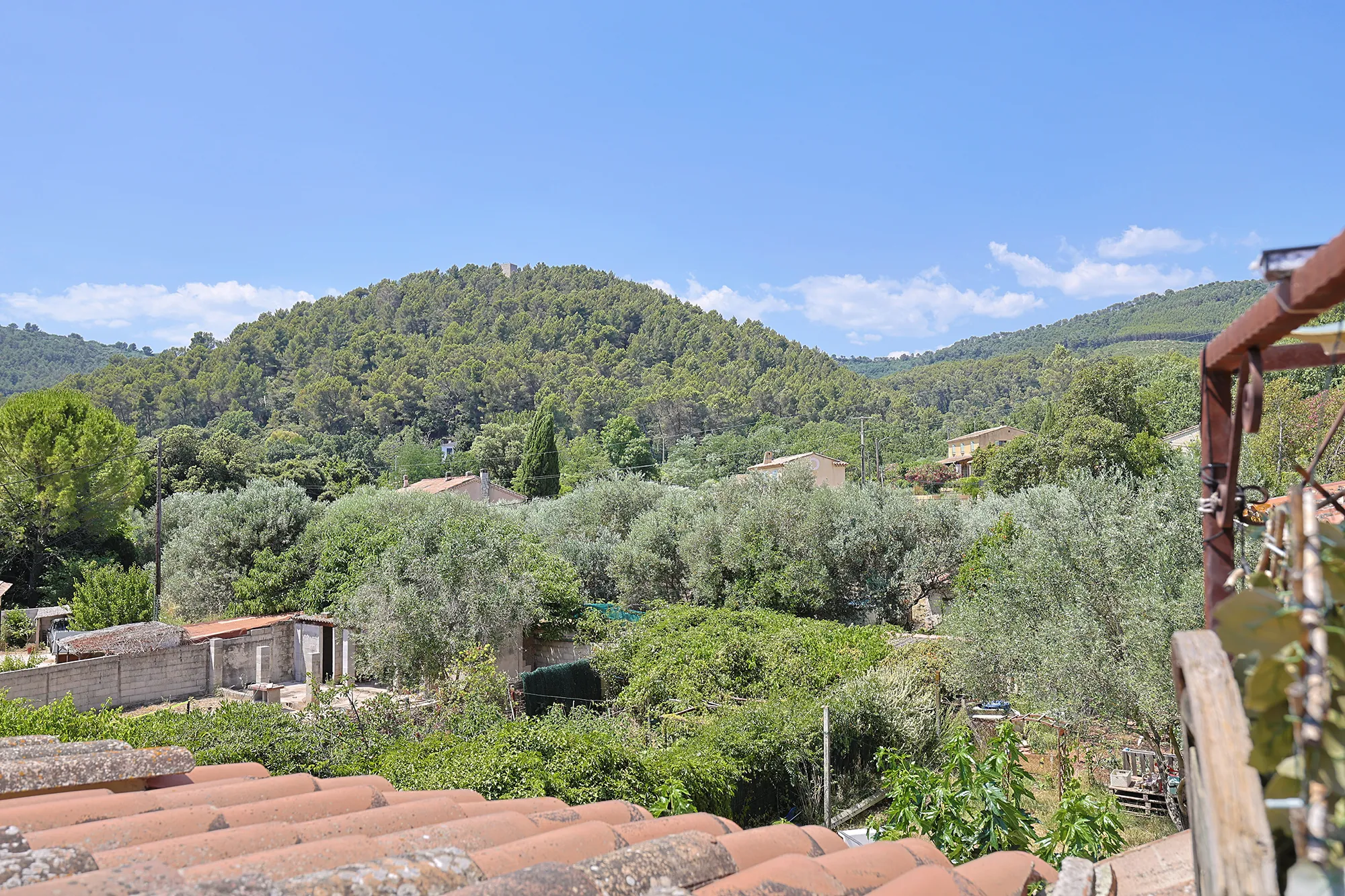 Maison de village de 115m² avec terrasse tropézienne à Puget-Ville 