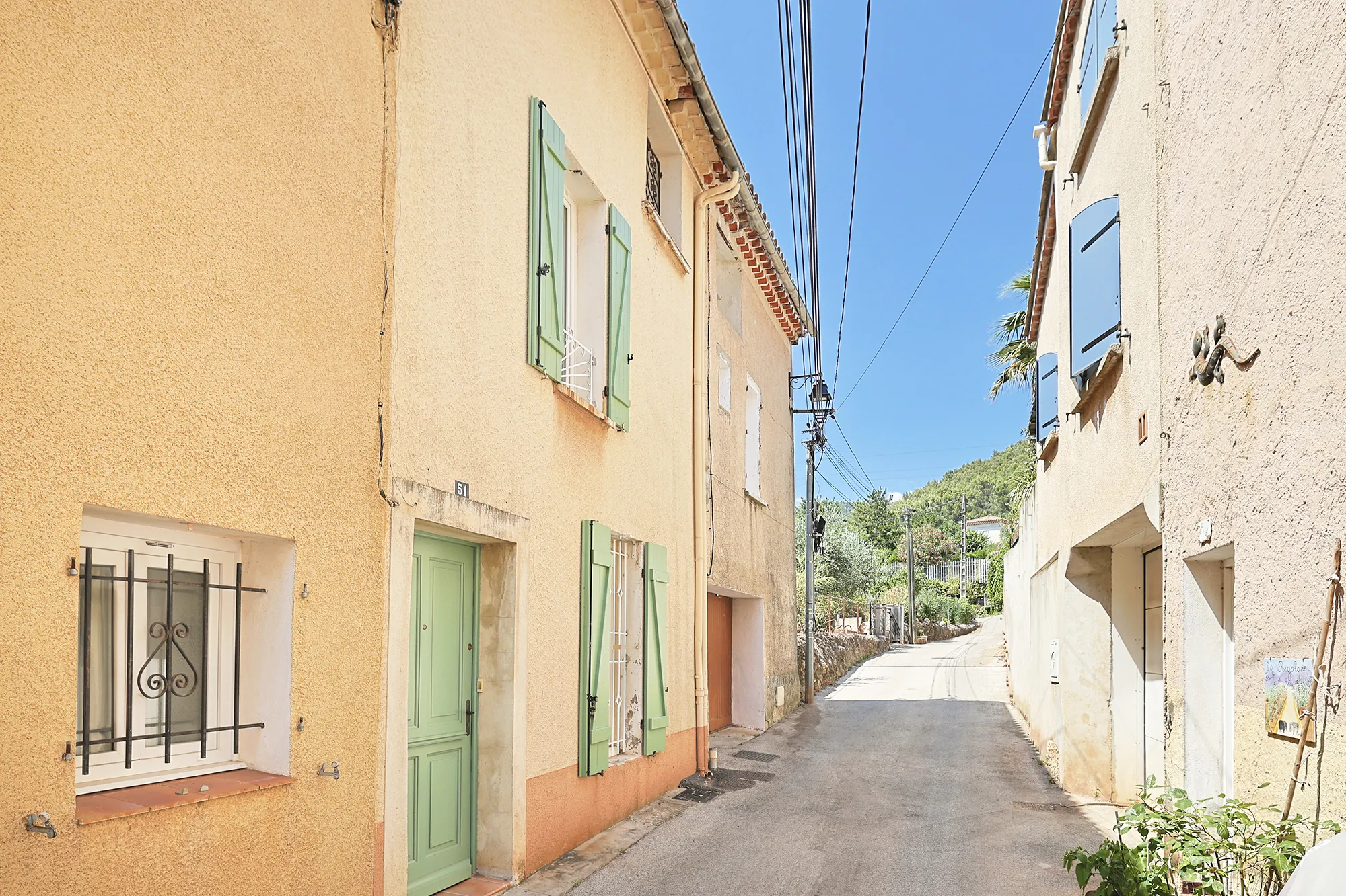 Maison de village de 115m² avec terrasse tropézienne à Puget-Ville 
