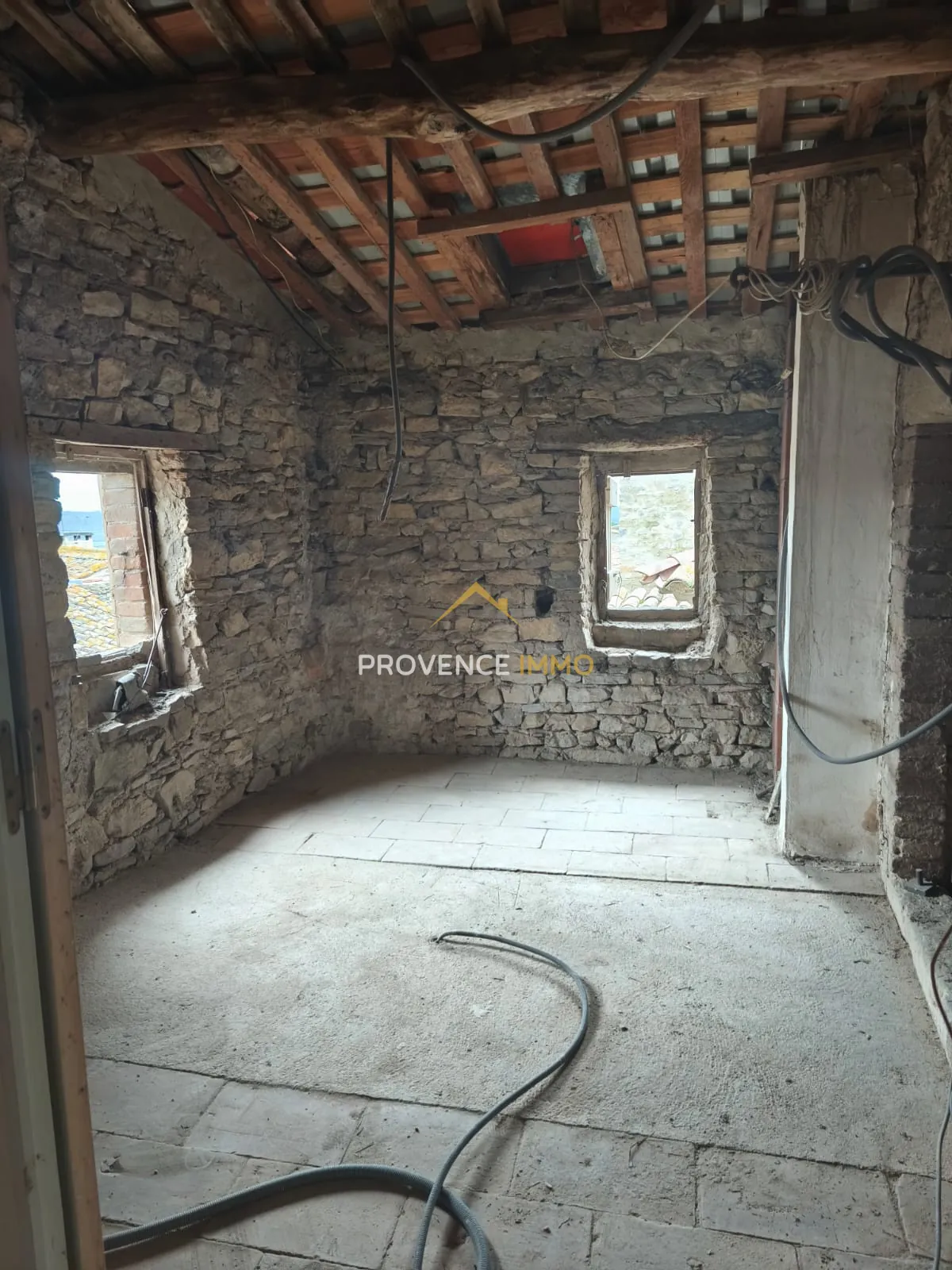 Maison de village à vendre à Saint-Césaire-de-Gauzignan, 62 m2, garage et combles aménageables 