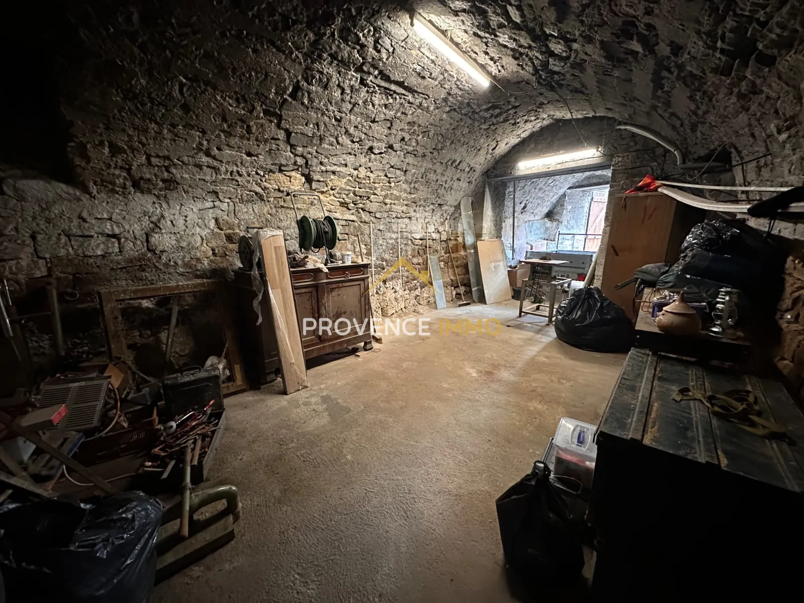 Maison de village à vendre à Saint-Césaire-de-Gauzignan, 62 m2, garage et combles aménageables 