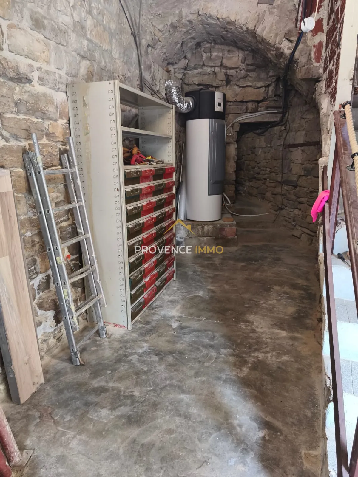 Maison de village à vendre à Saint-Césaire-de-Gauzignan, 62 m2, garage et combles aménageables 