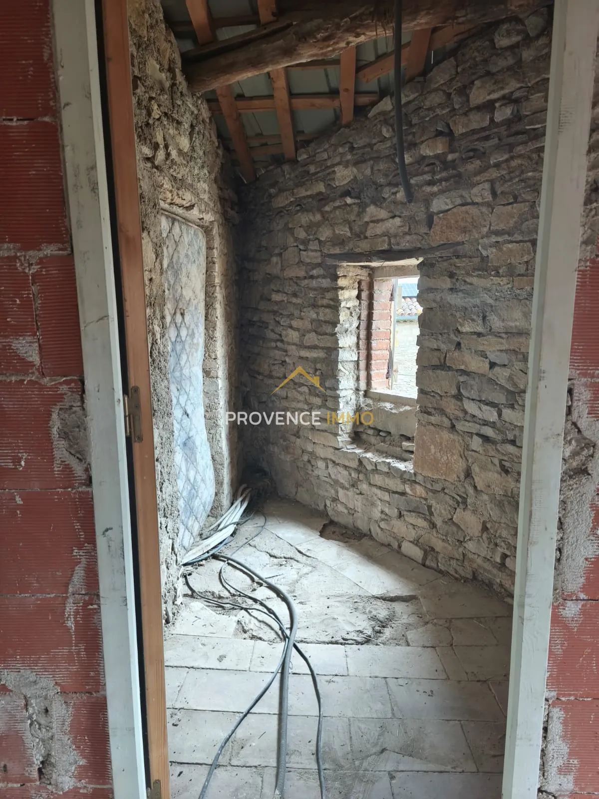 Maison de village à vendre à Saint-Césaire-de-Gauzignan, 62 m2, garage et combles aménageables 