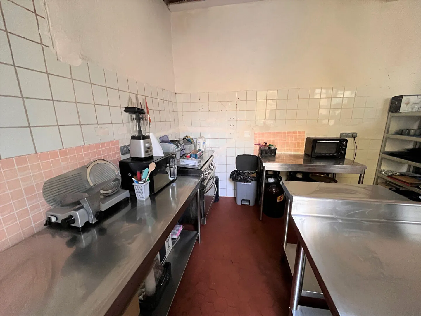 Fonds de commerce à Apt - Salon de thé et restauration avec terrasse et studio 