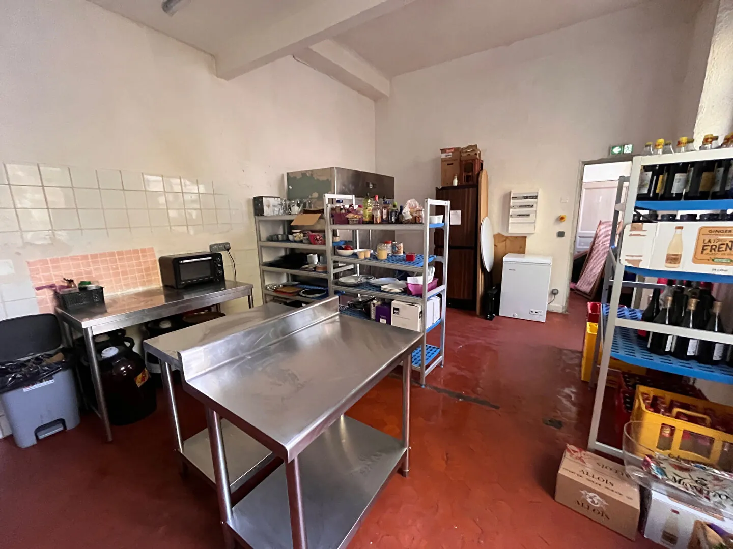 Fonds de commerce à Apt - Salon de thé et restauration avec terrasse et studio 