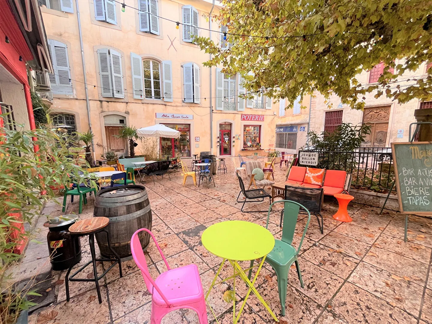 Fonds de commerce à Apt - Salon de thé et restauration avec terrasse et studio 