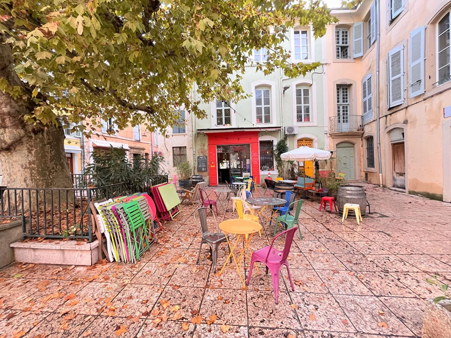 Fonds de commerce à Apt - Salon de thé et restauration avec terrasse et studio 